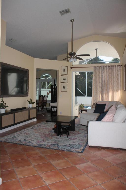 639 Sw Lake Charles Circle Circle Property Photo 2