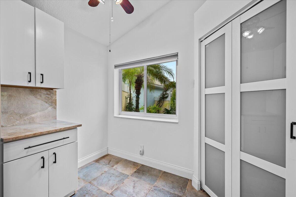11 Dorchester Circle Property Photo 7