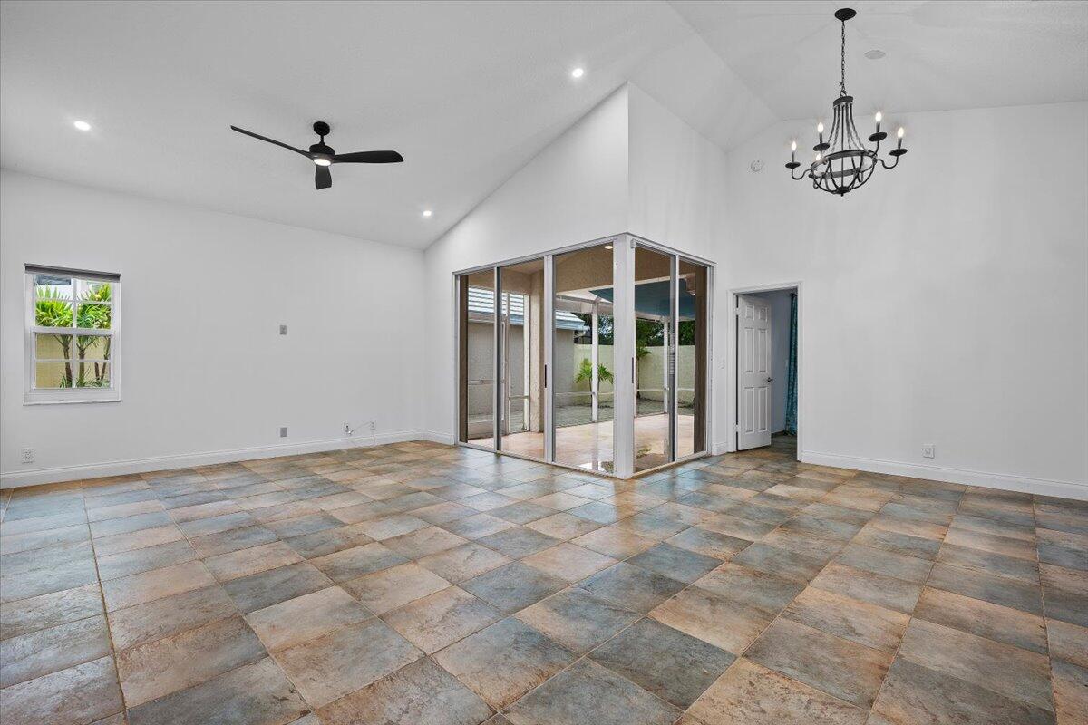 11 Dorchester Circle Property Photo 10