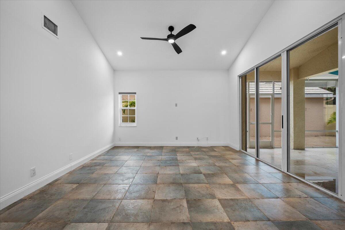 11 Dorchester Circle Property Photo 12