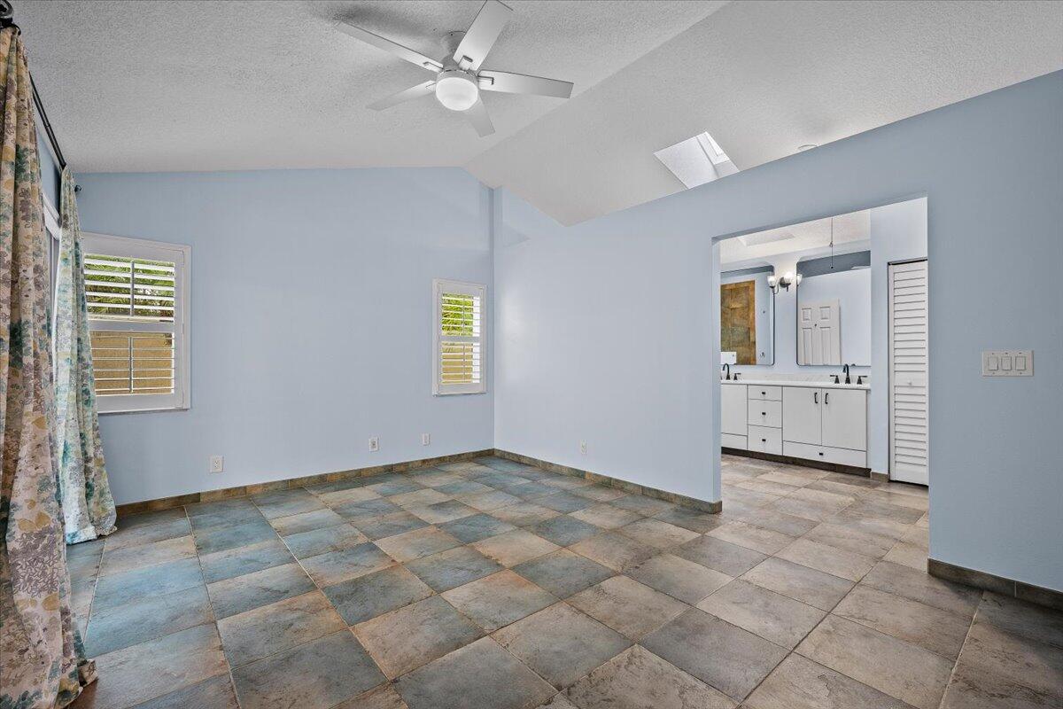 11 Dorchester Circle Property Photo 18