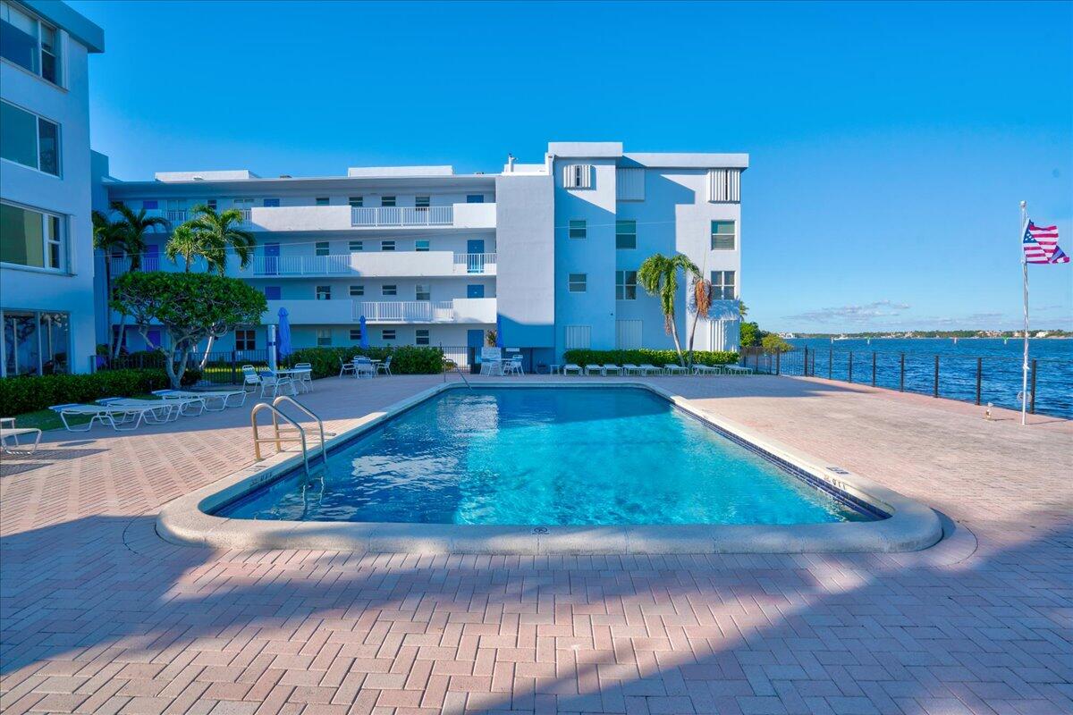 1810 New Palm Way 417