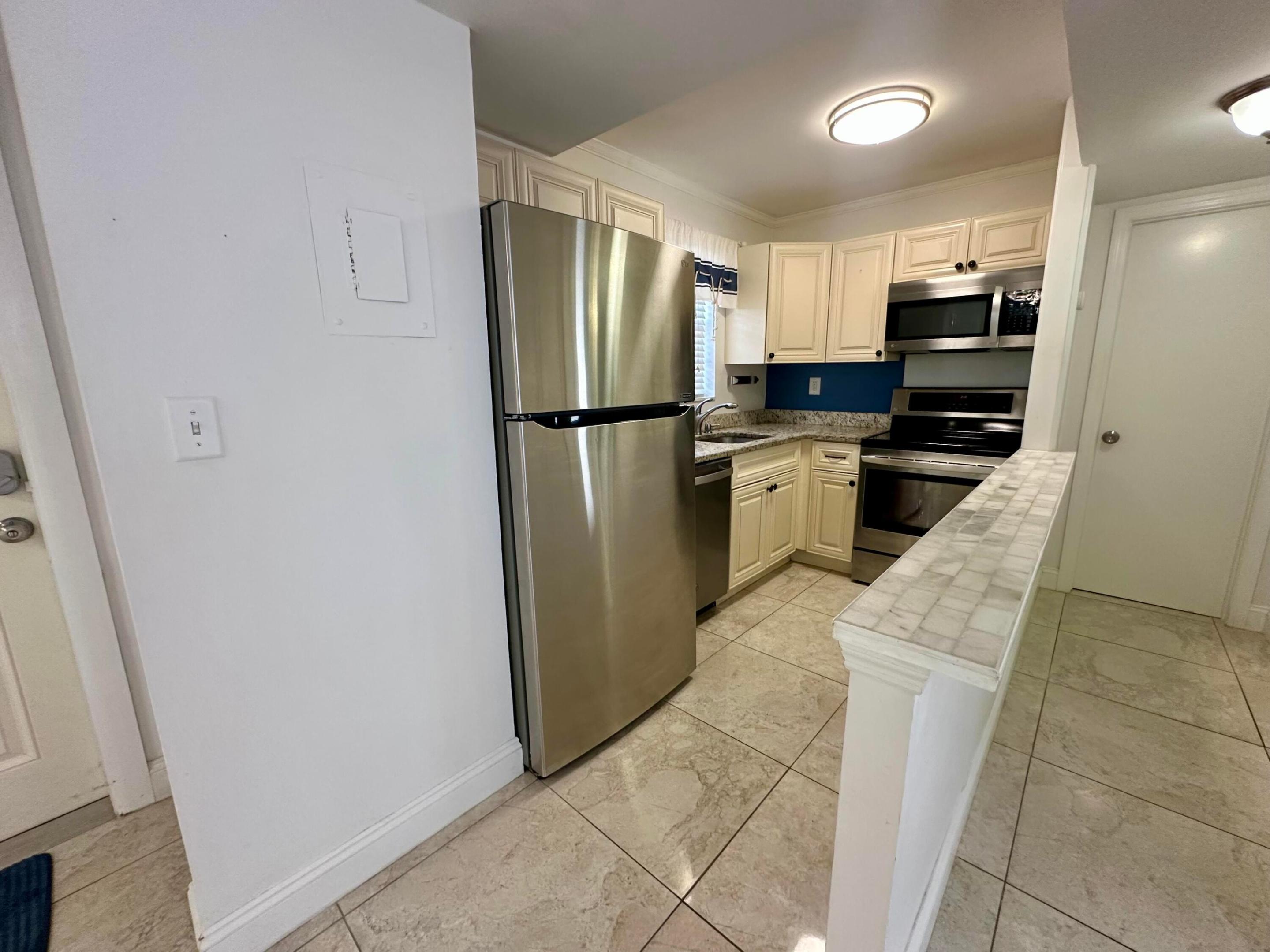 1810 New Palm Way 417 Property Photo 2