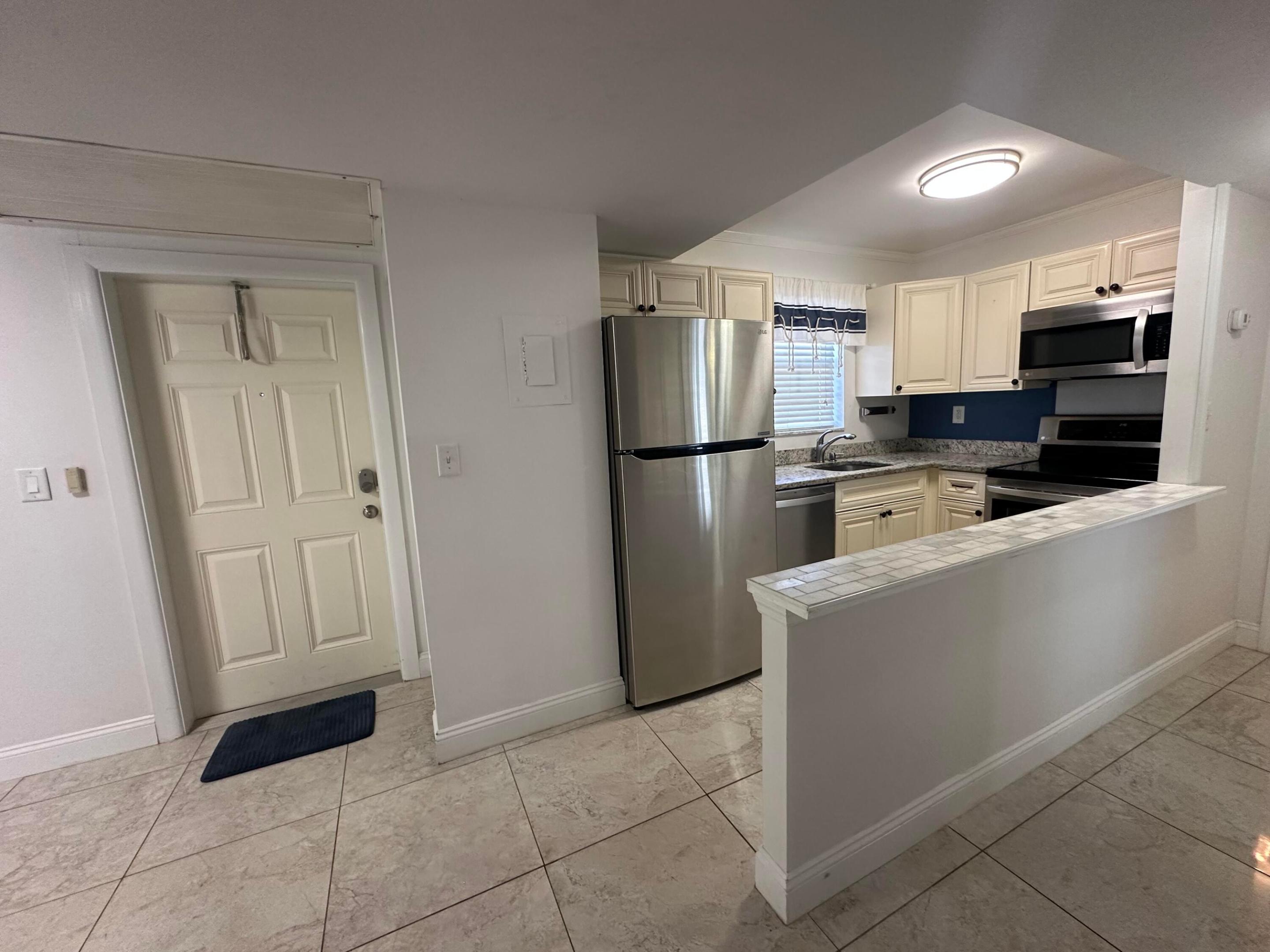 1810 New Palm Way 417 Property Photo 3