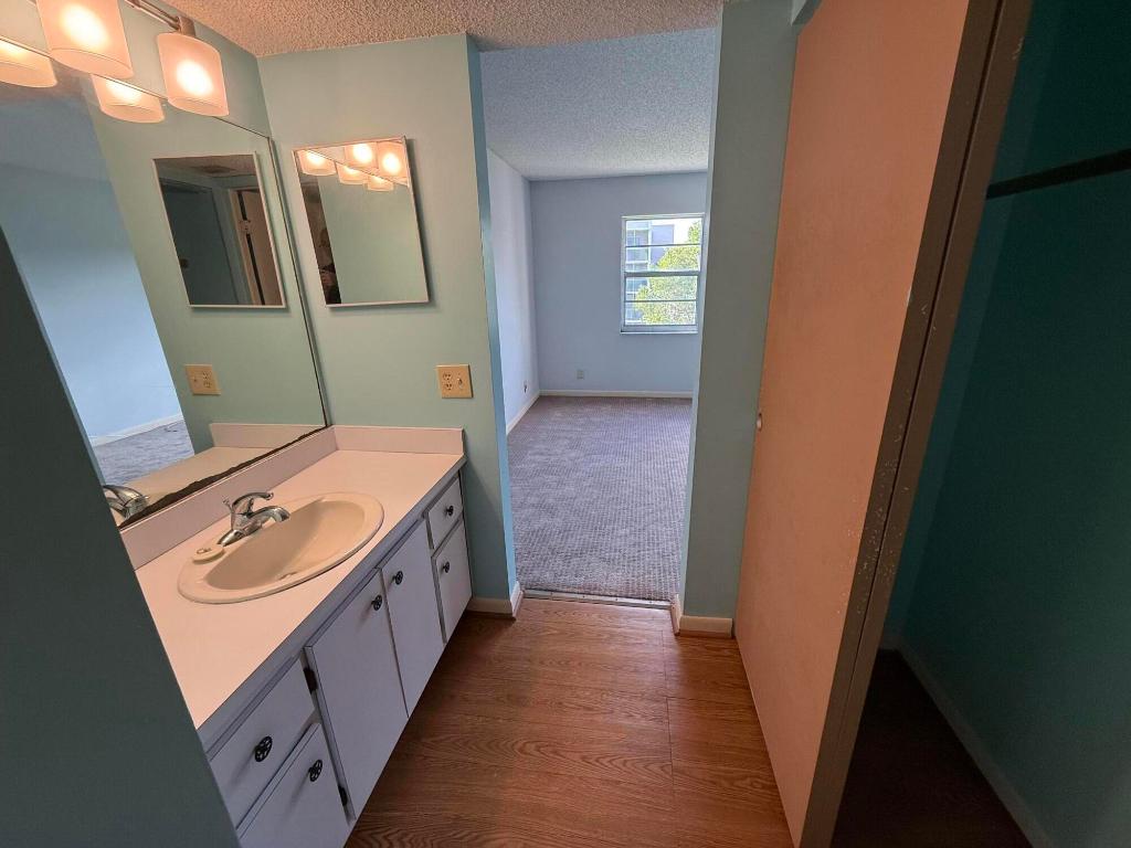 1100 Nw 87th Avenue 405 Property Photo 17