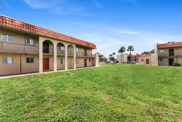 6094 Forest Hill Boulevard 106