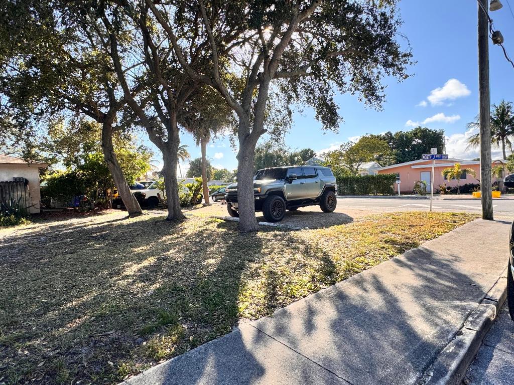 717 8th Avenue N Property Photo 4
