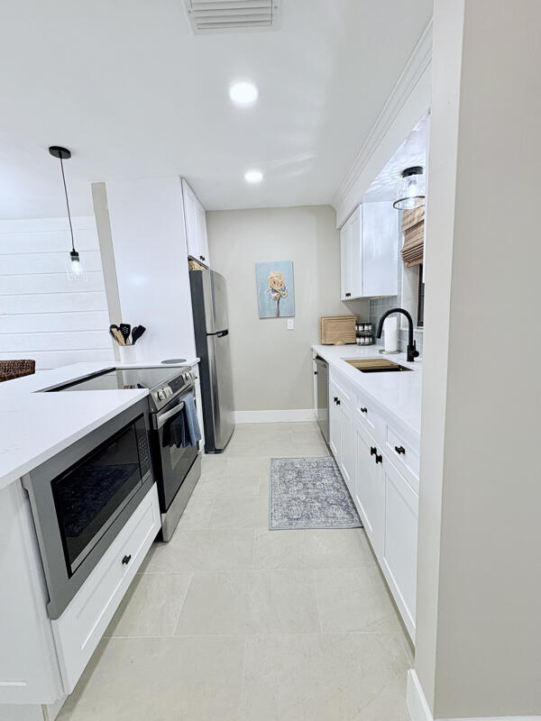 2050 Oleander Boulevard 2-205 Property Photo 1