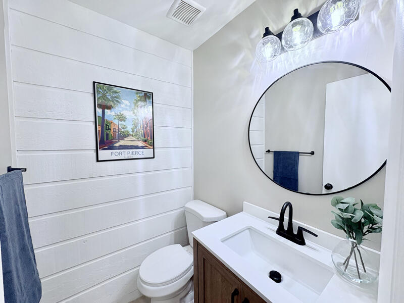 2050 Oleander Boulevard 2-205 Property Photo 8