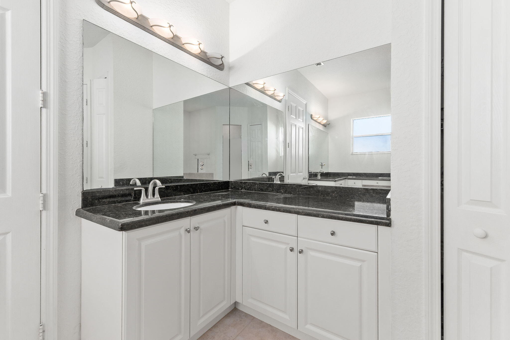 2019 Se Mantua Street Property Photo 14