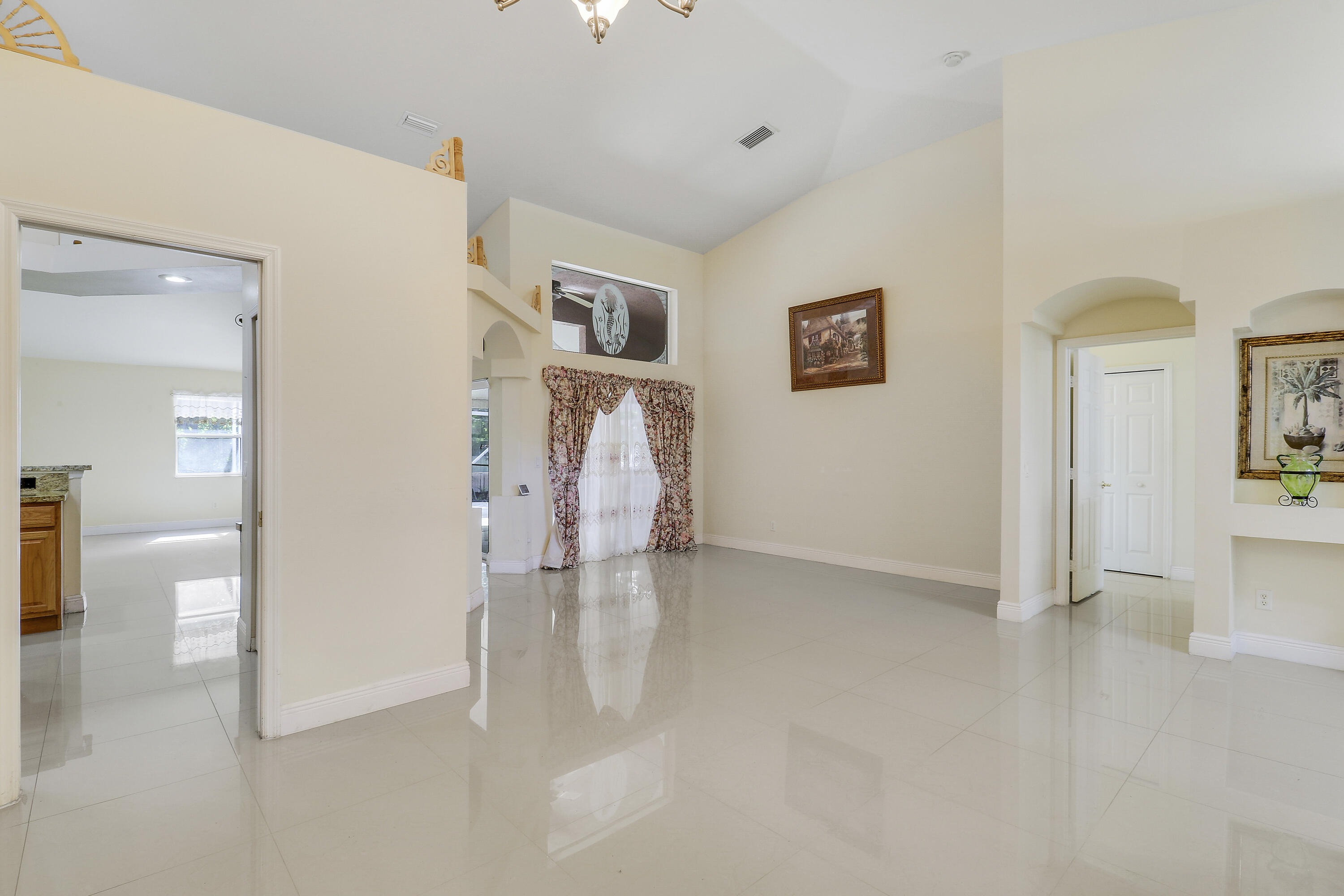 2085 Sw Aladdin Street Property Photo 6