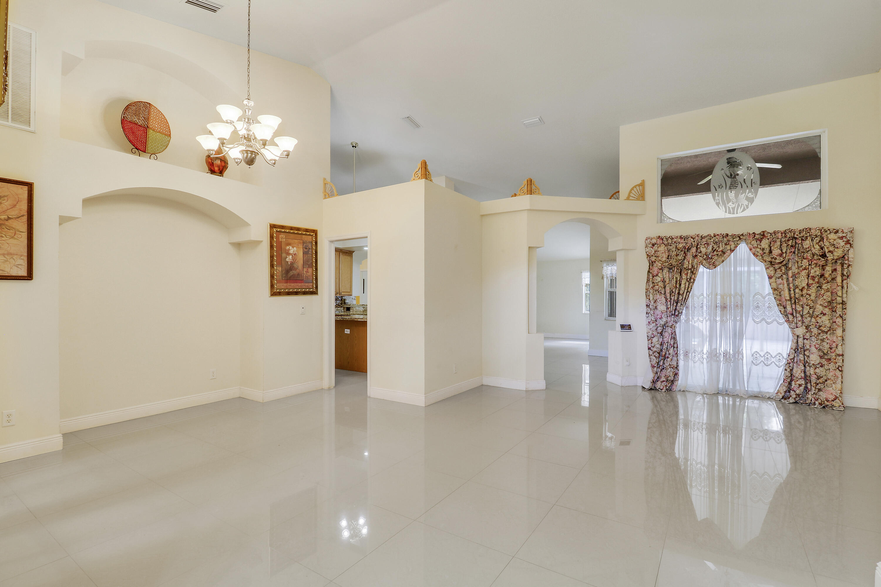 2085 Sw Aladdin Street Property Photo 9