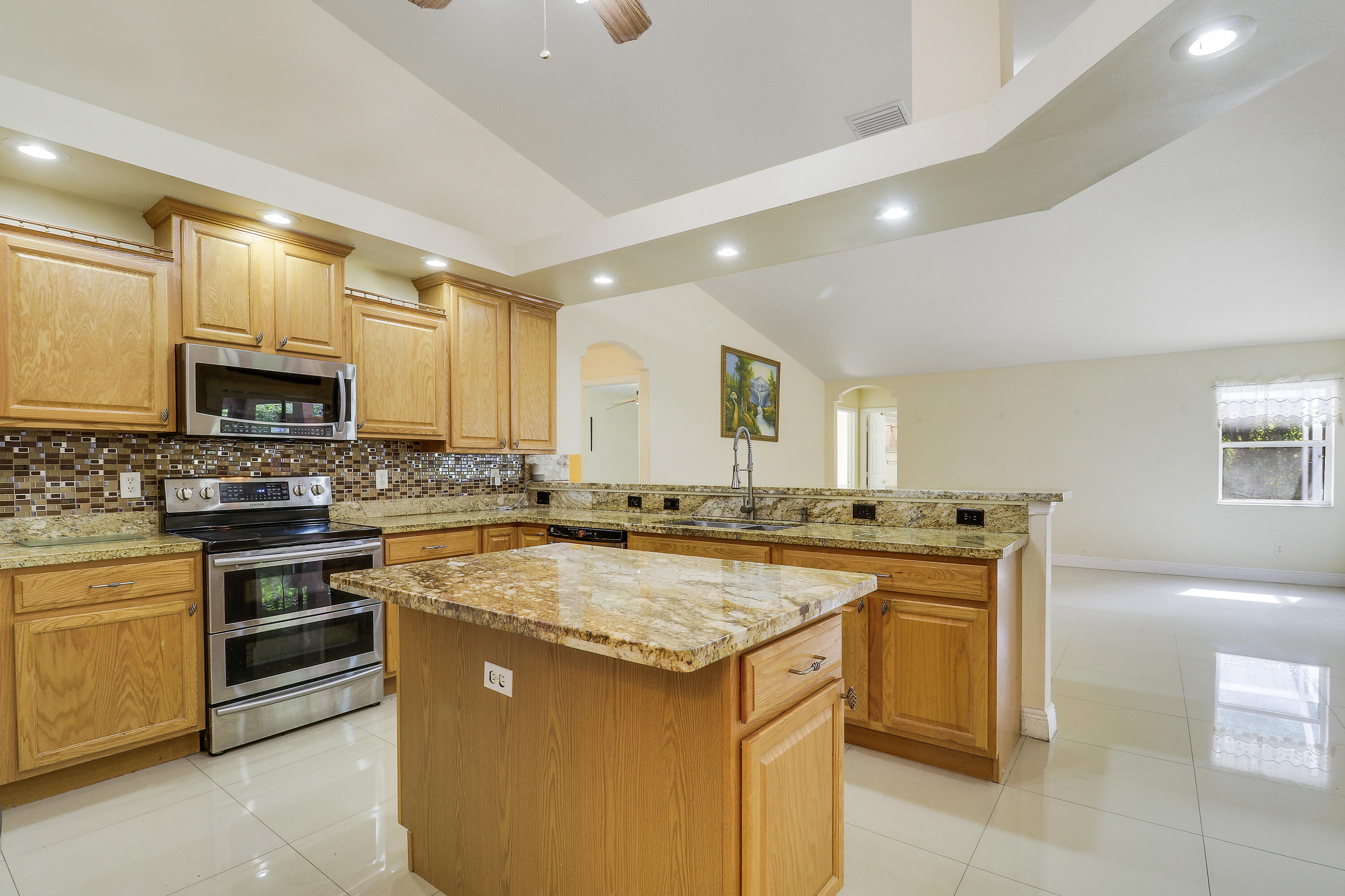 2085 Sw Aladdin Street Property Photo 14