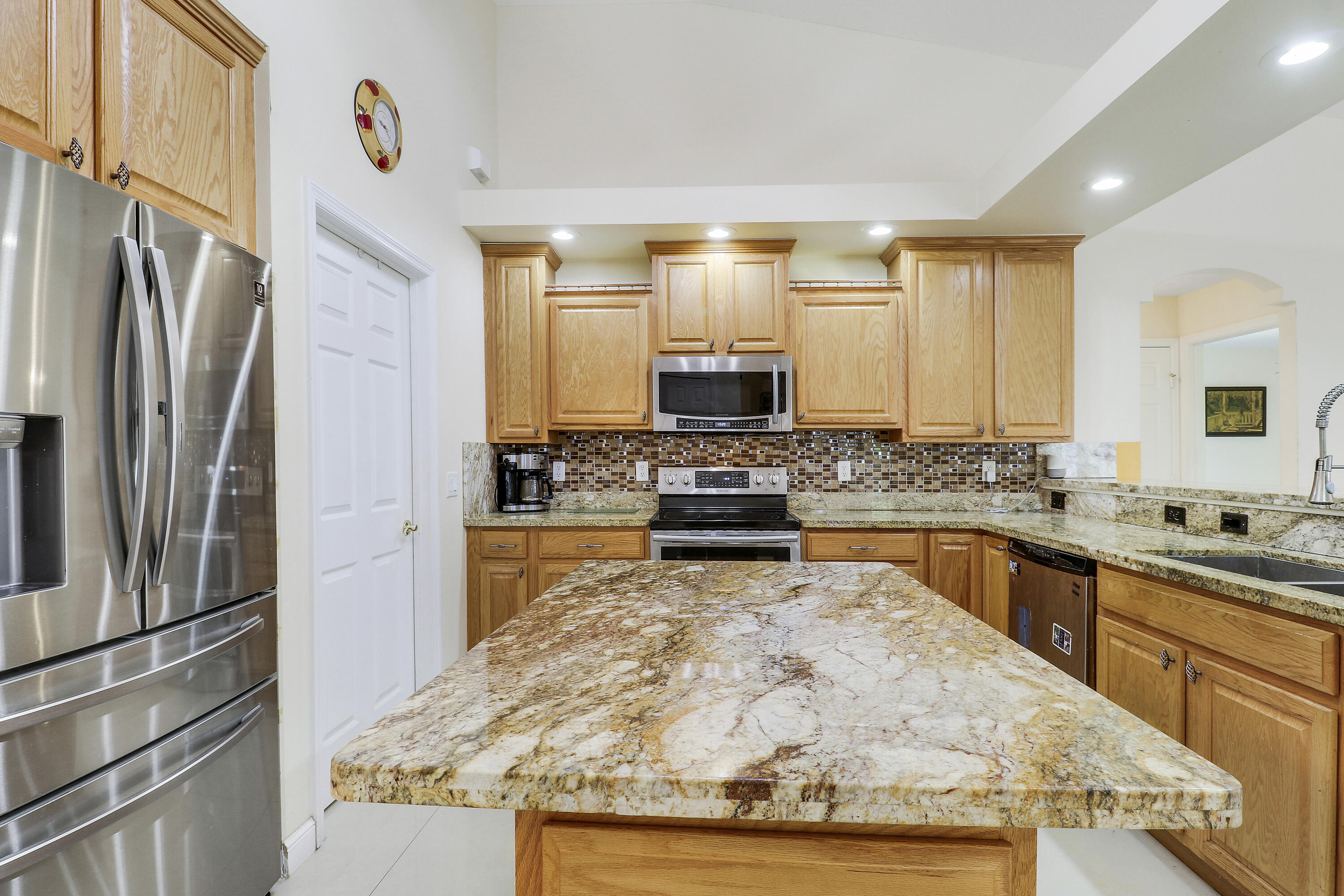 2085 Sw Aladdin Street Property Photo 15