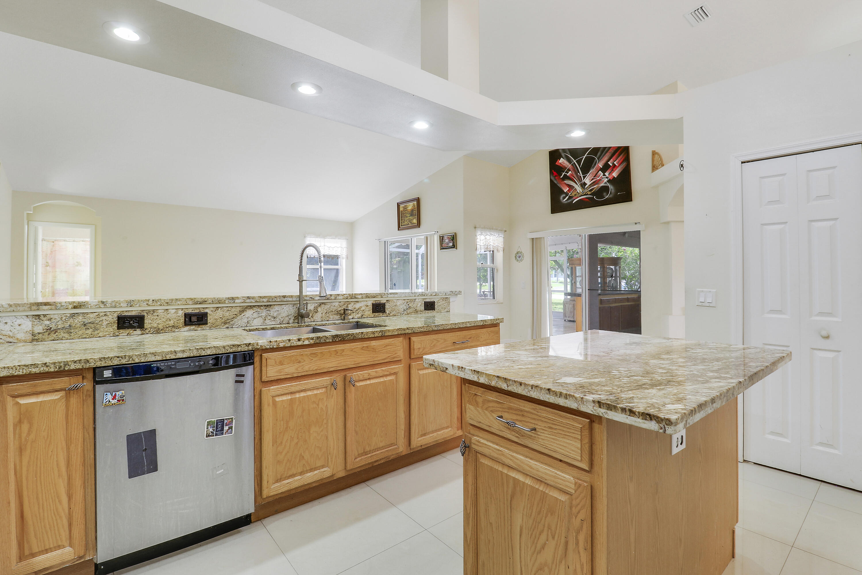 2085 Sw Aladdin Street Property Photo 16