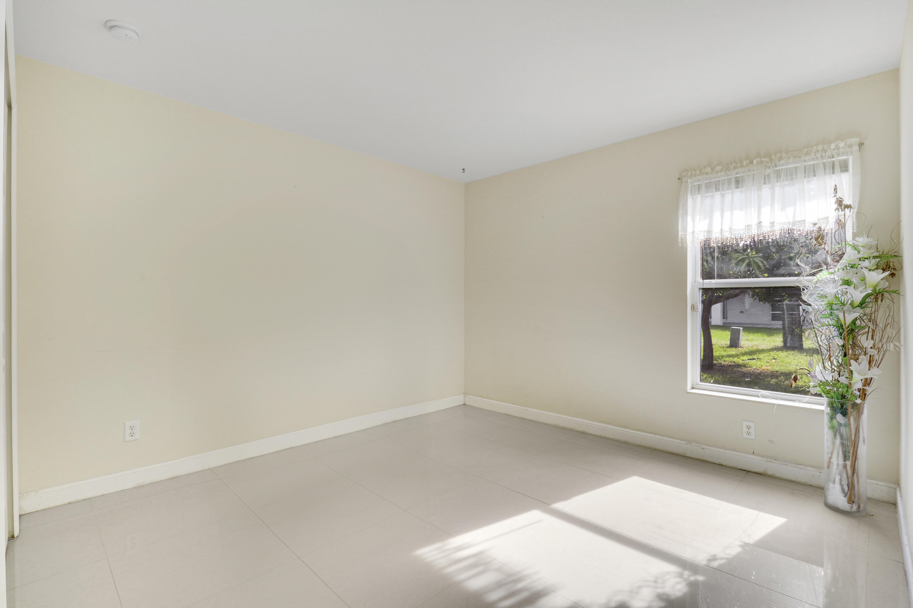 2085 Sw Aladdin Street Property Photo 24