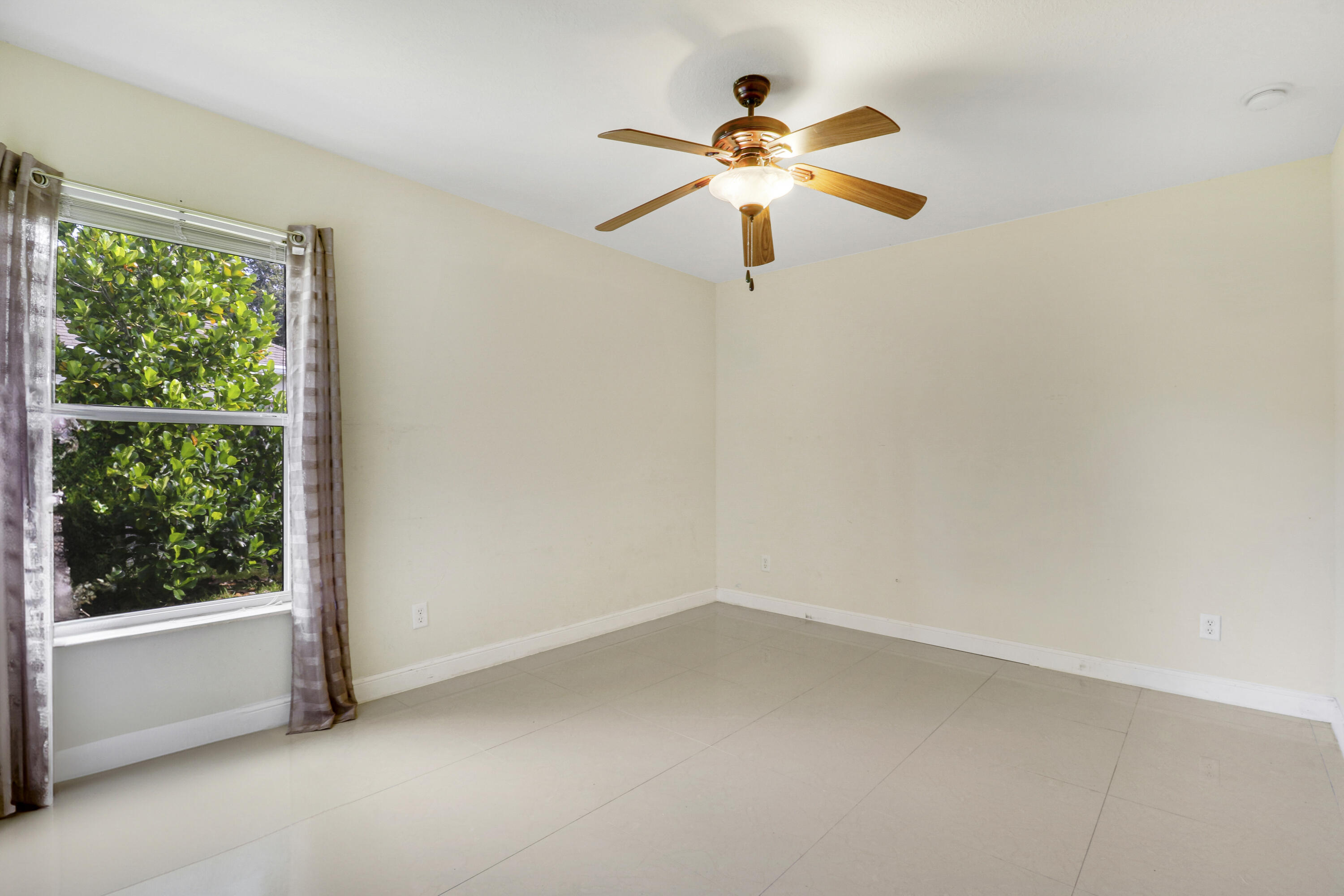 2085 Sw Aladdin Street Property Photo 25
