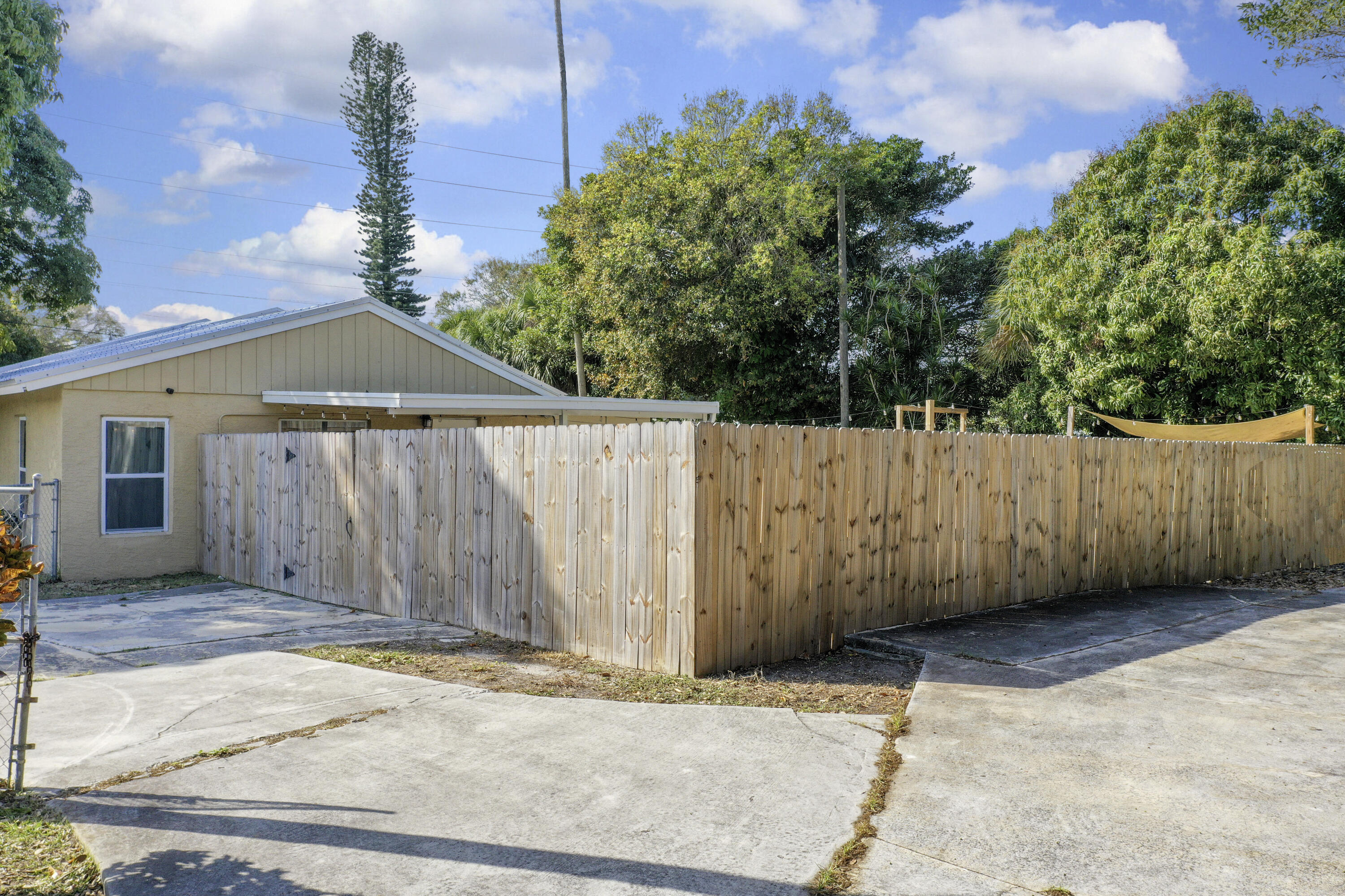 1002 Avenue E E Property Photo 25