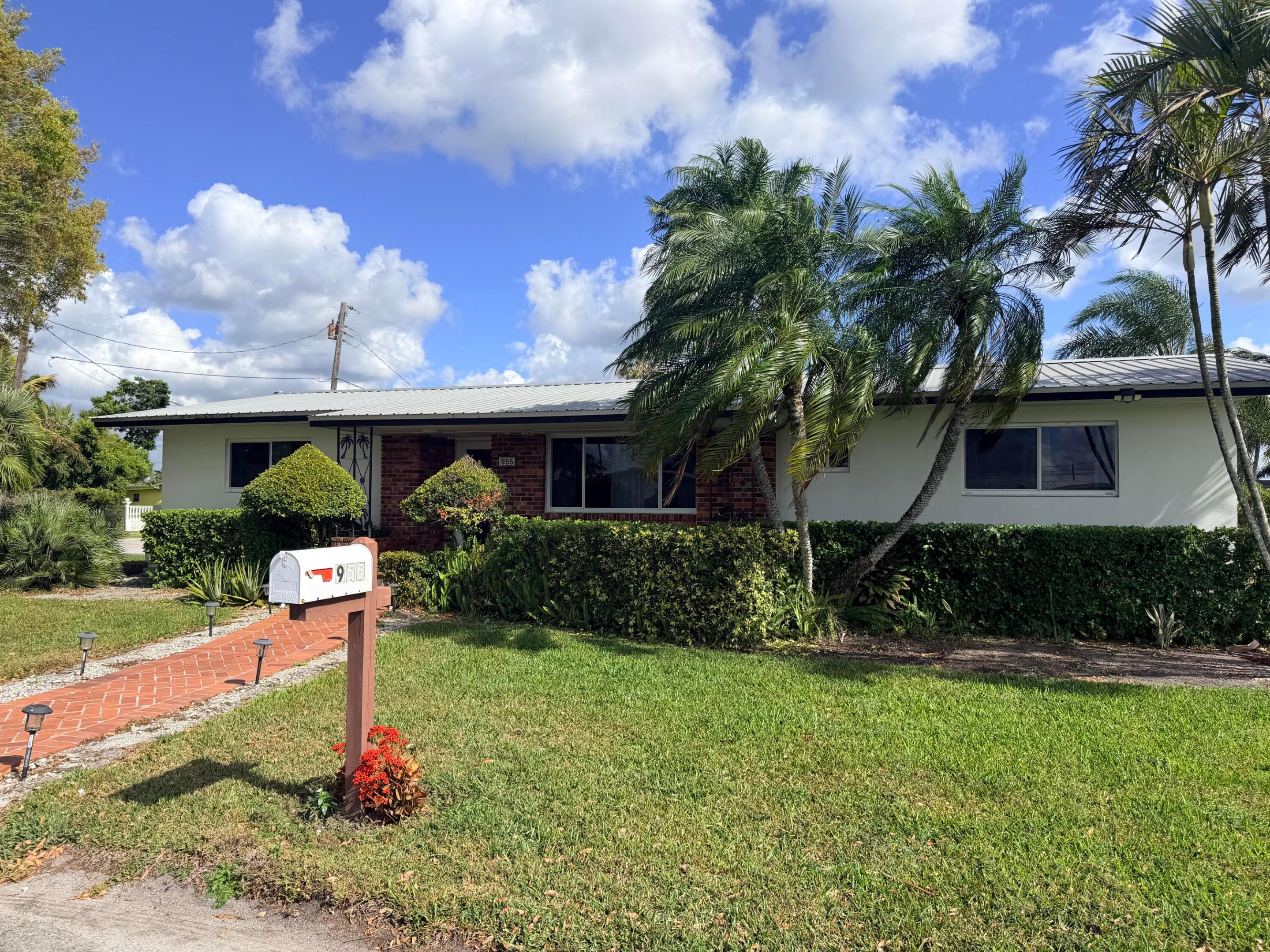955 NW 4th St Street