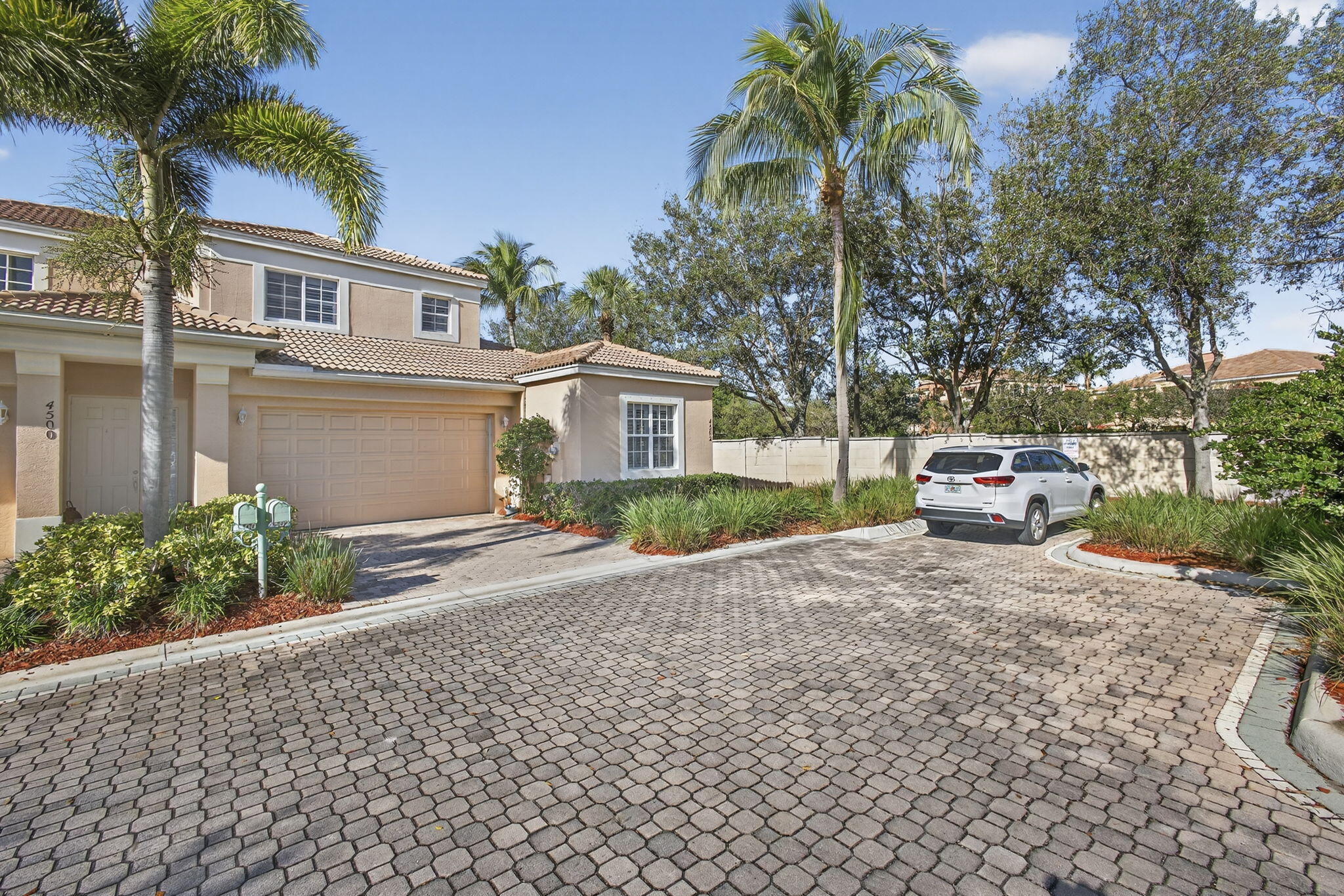 4502 Hickory Drive Property Photo 4