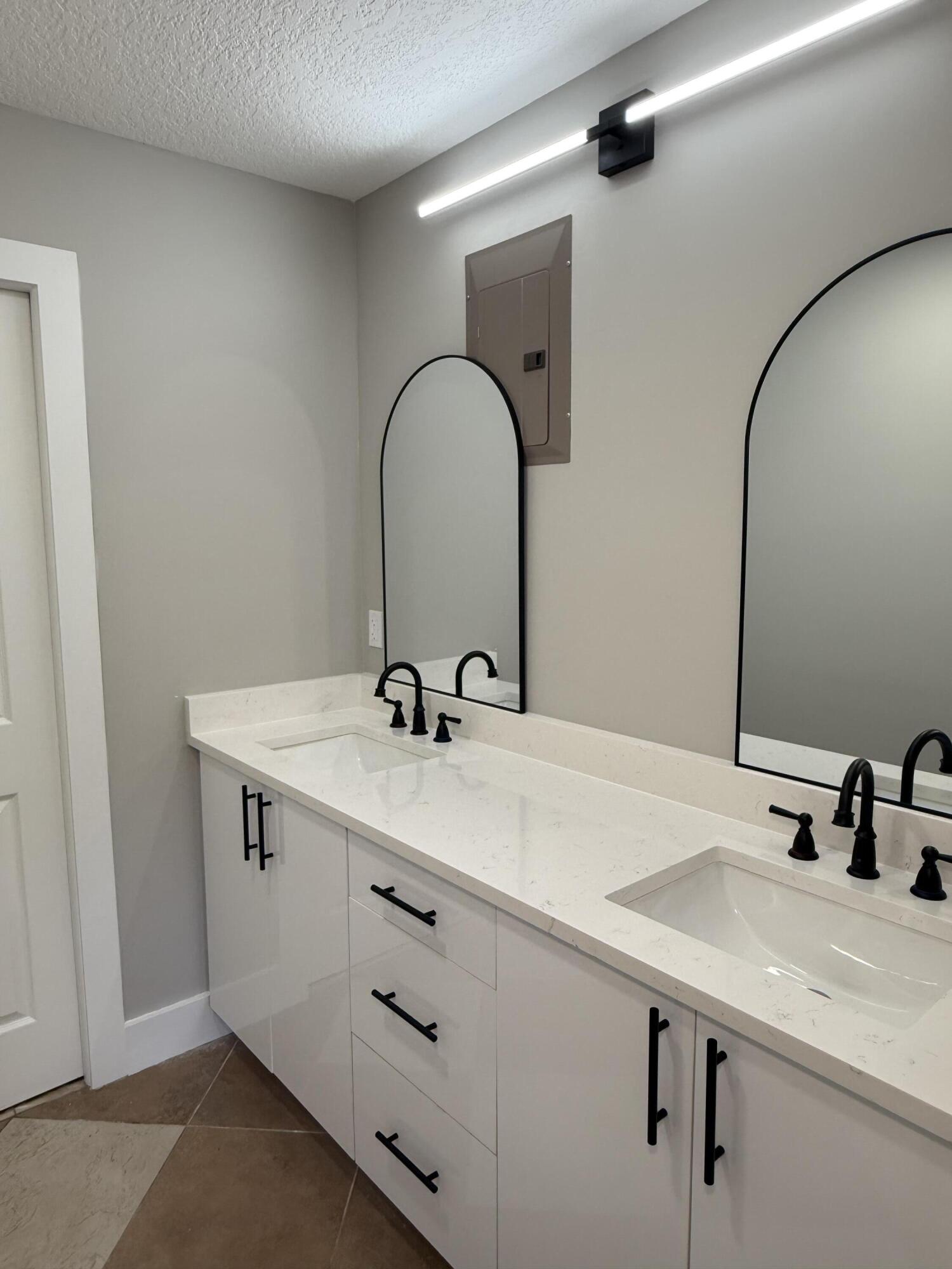 507 Sw North River Point Drive Property Photo 9