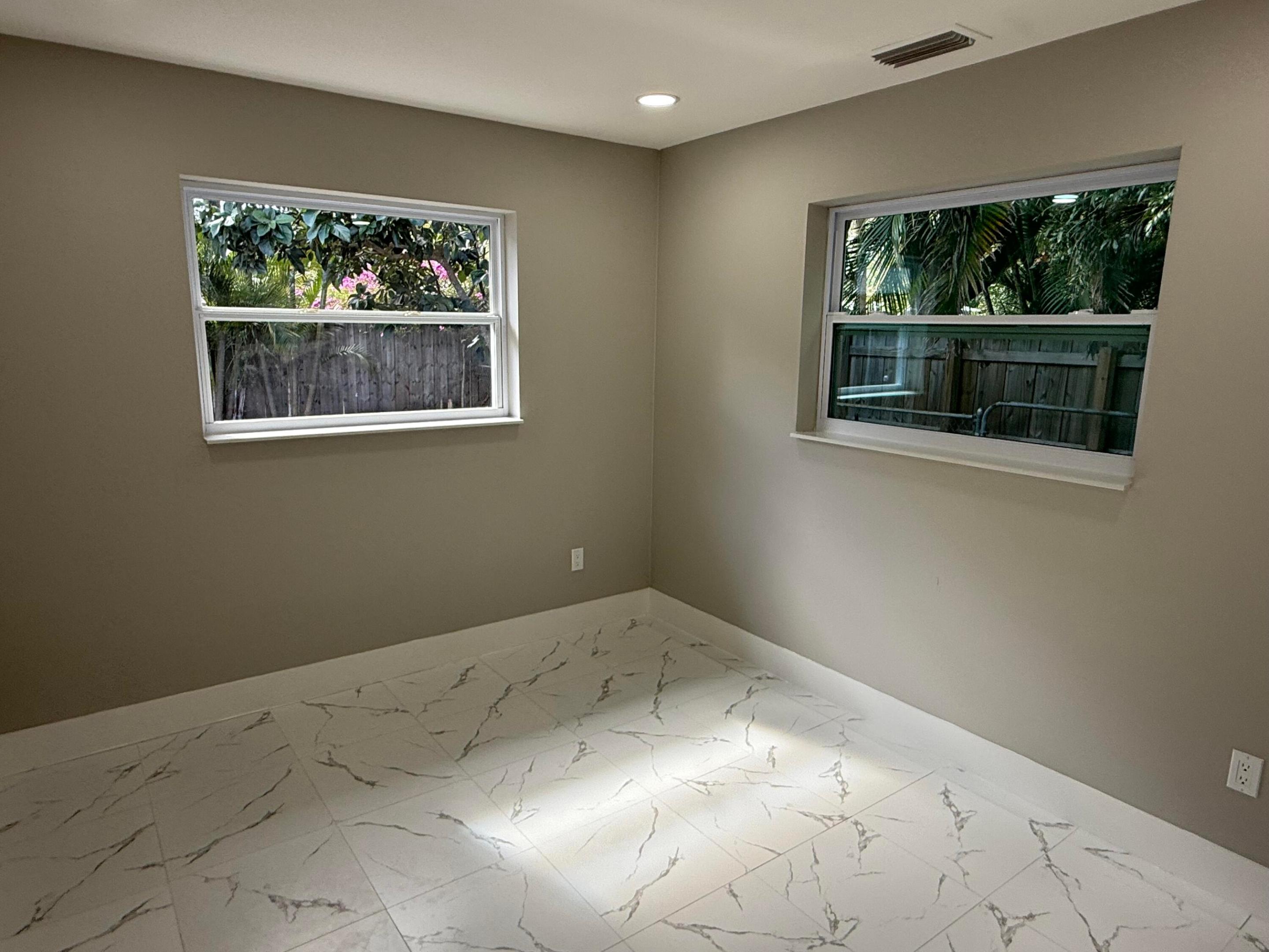 507 Sw North River Point Drive Property Photo 10