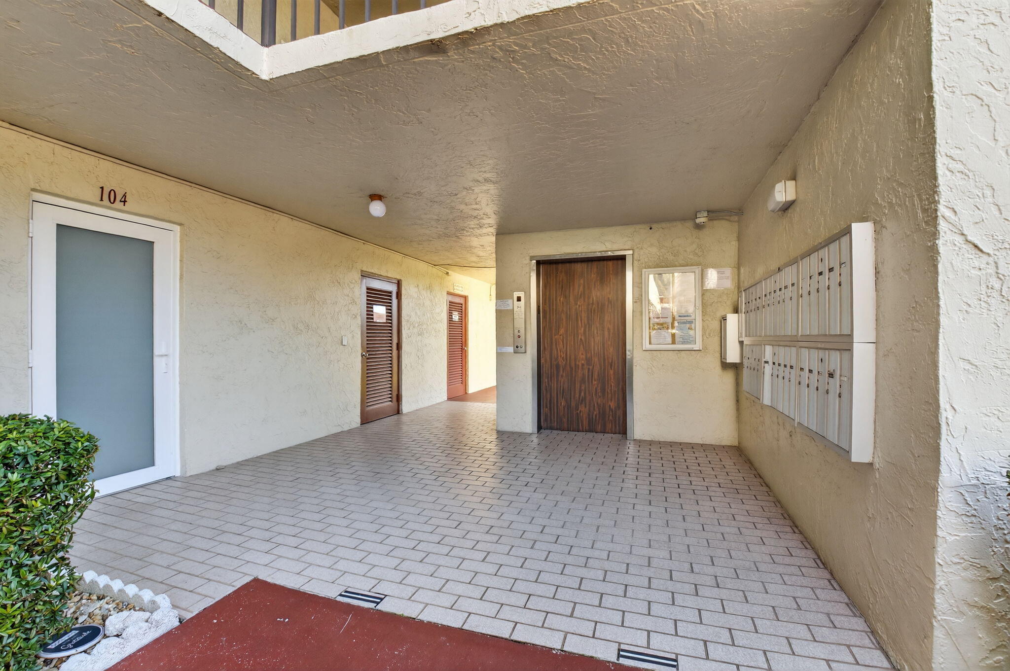 27 Abbey Lane 207 Property Photo 3