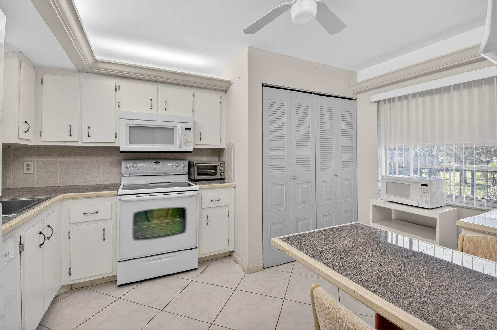 27 Abbey Lane 207 Property Photo 13