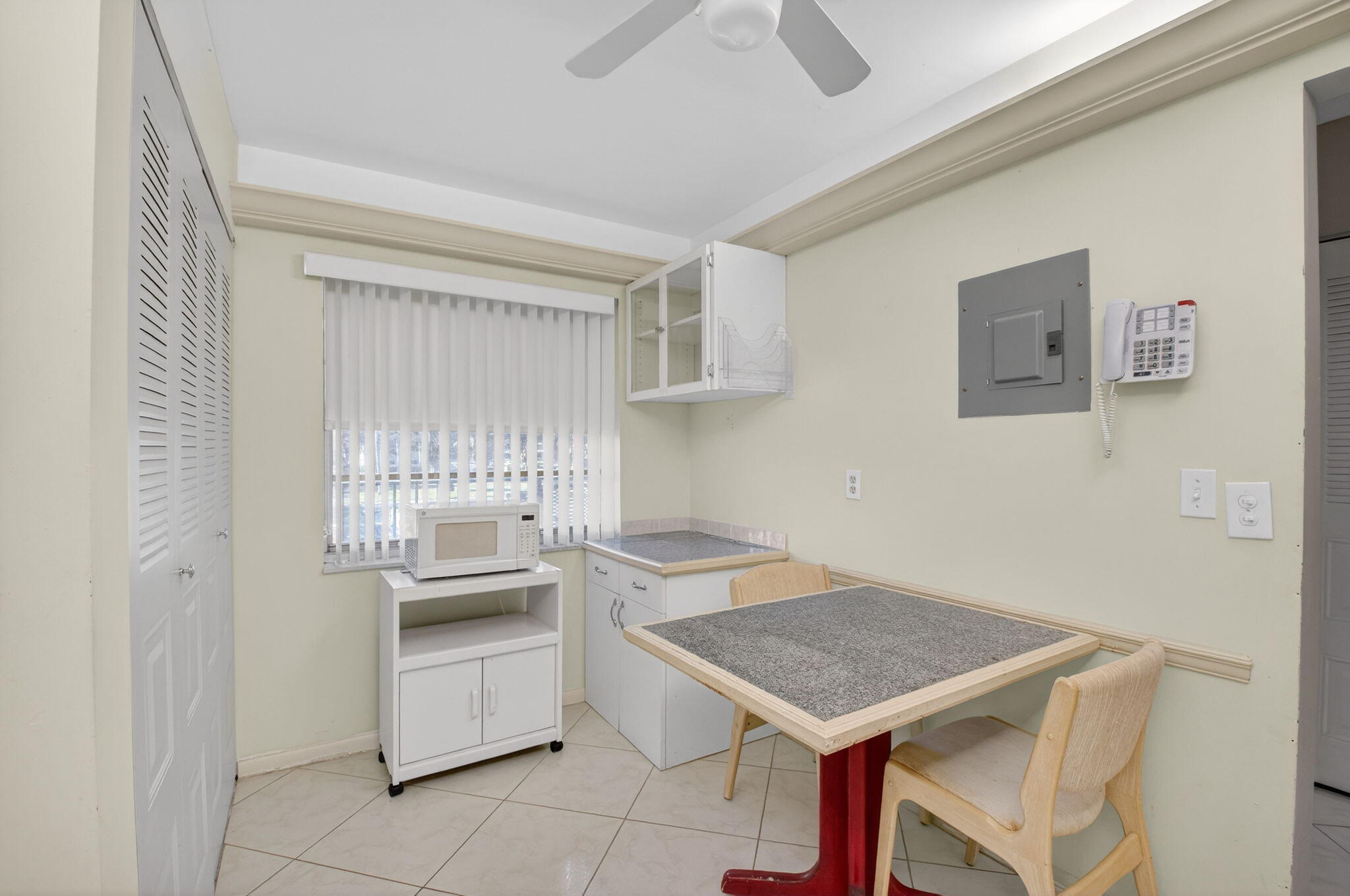 27 Abbey Lane 207 Property Photo 15
