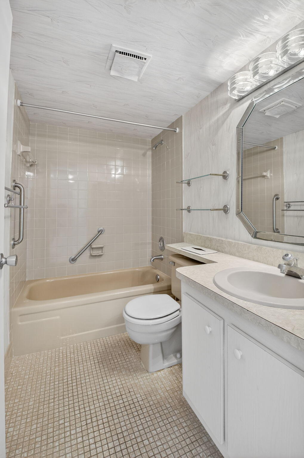 27 Abbey Lane 207 Property Photo 24