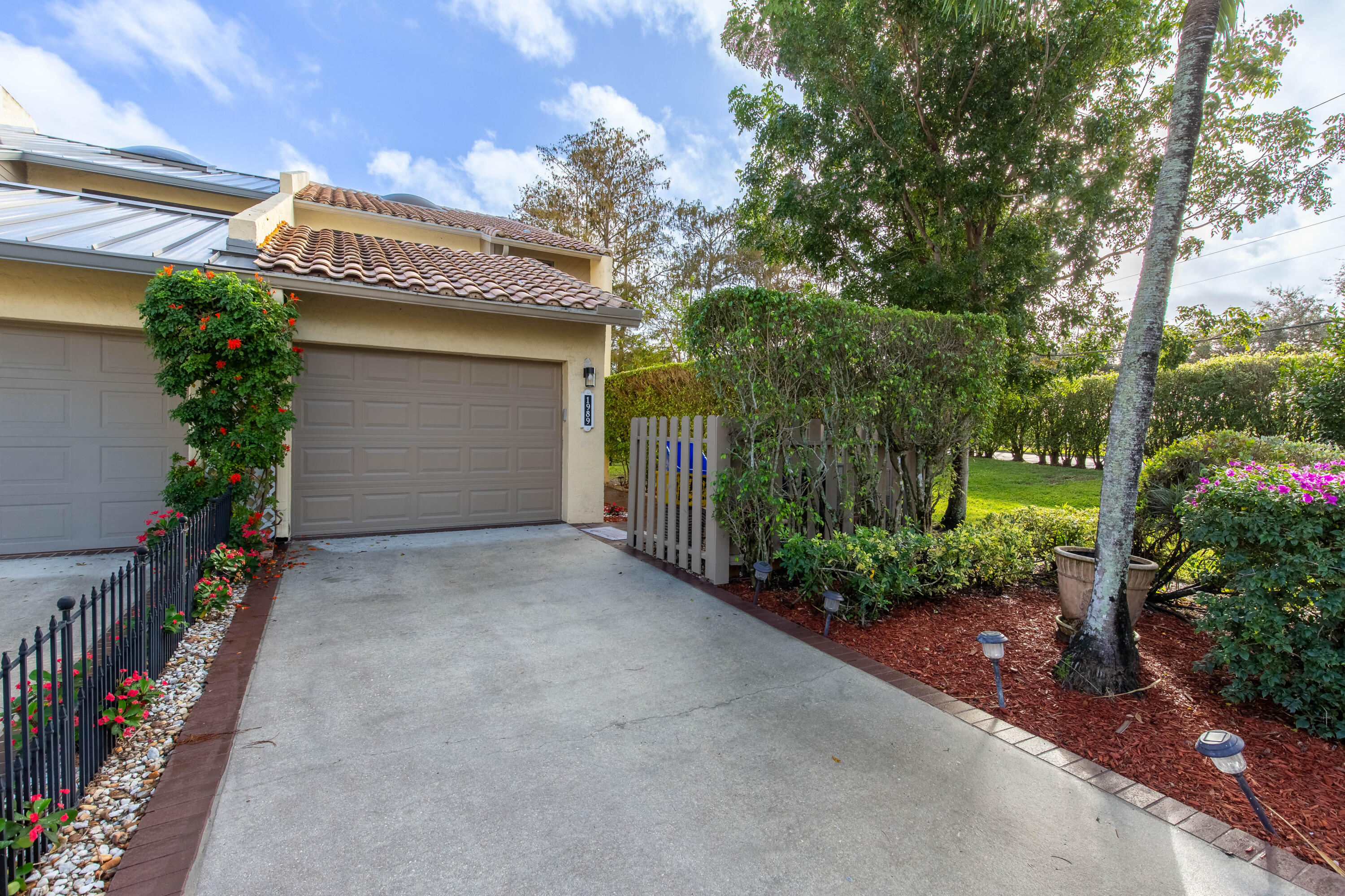 1989 Canterbury Circle