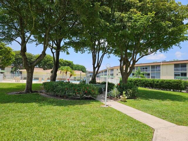 300 Village Green Circle S 209 Property Photo 16