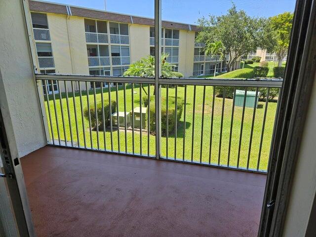 300 Village Green Circle S 209 Property Photo 18