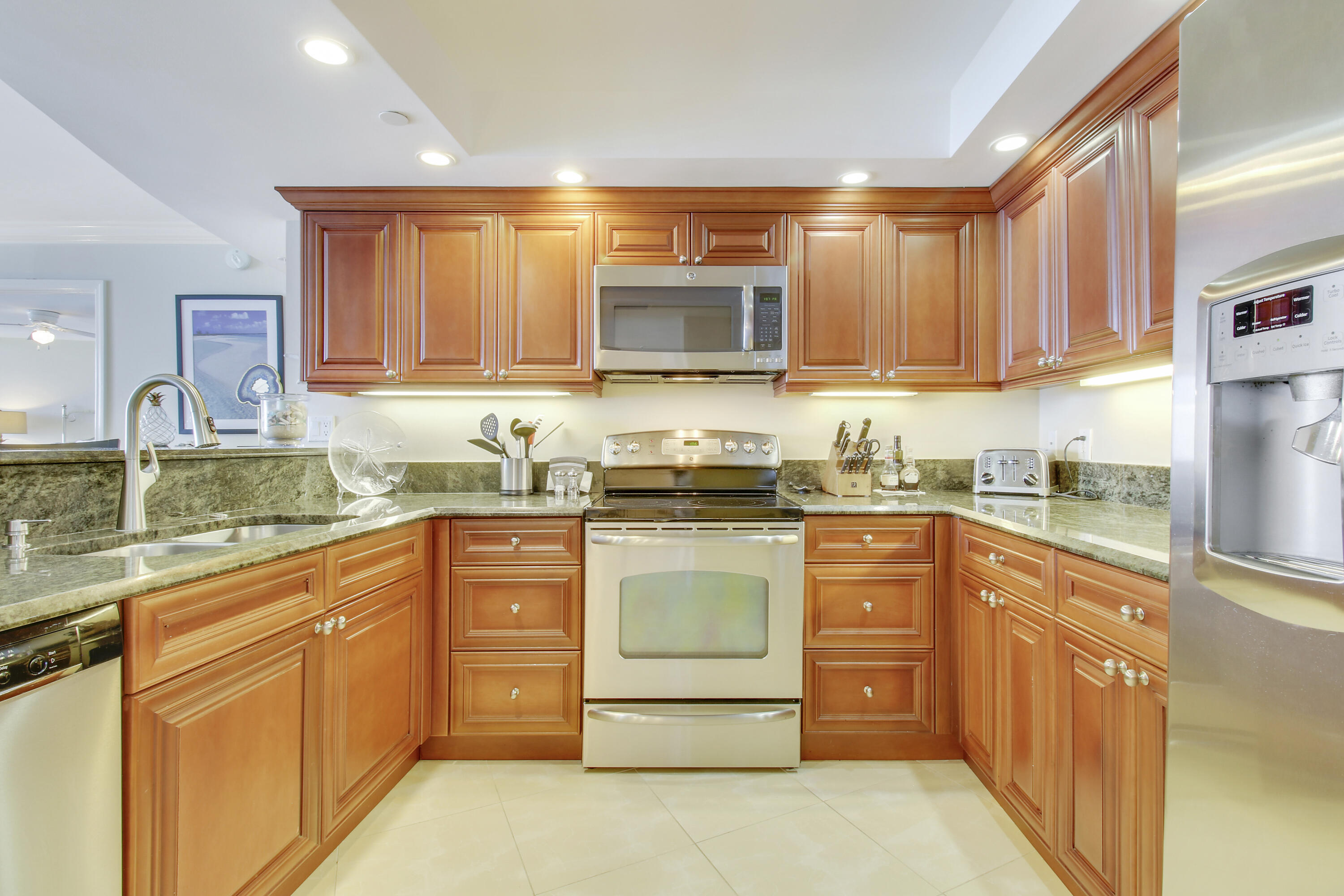 3000 N Ocean Drive N 23d Property Photo 6
