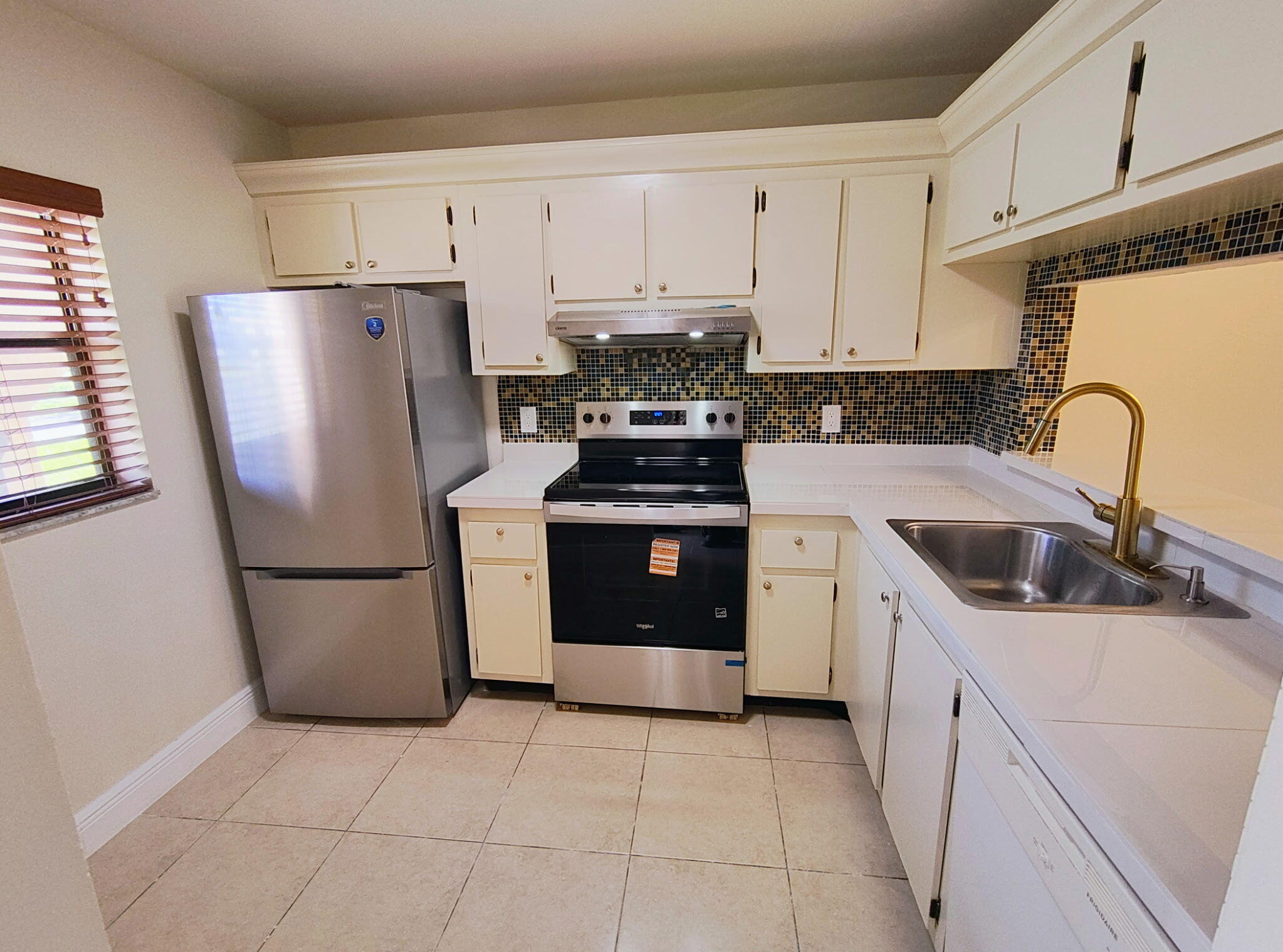 6736 Palmetto Circle S 102 Property Photo 6
