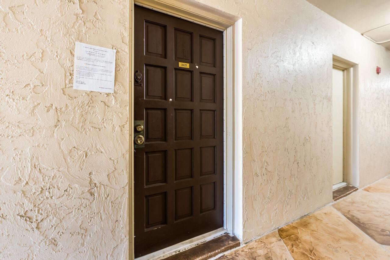 6301 N Falls Cir Drive 307 Property Photo 6