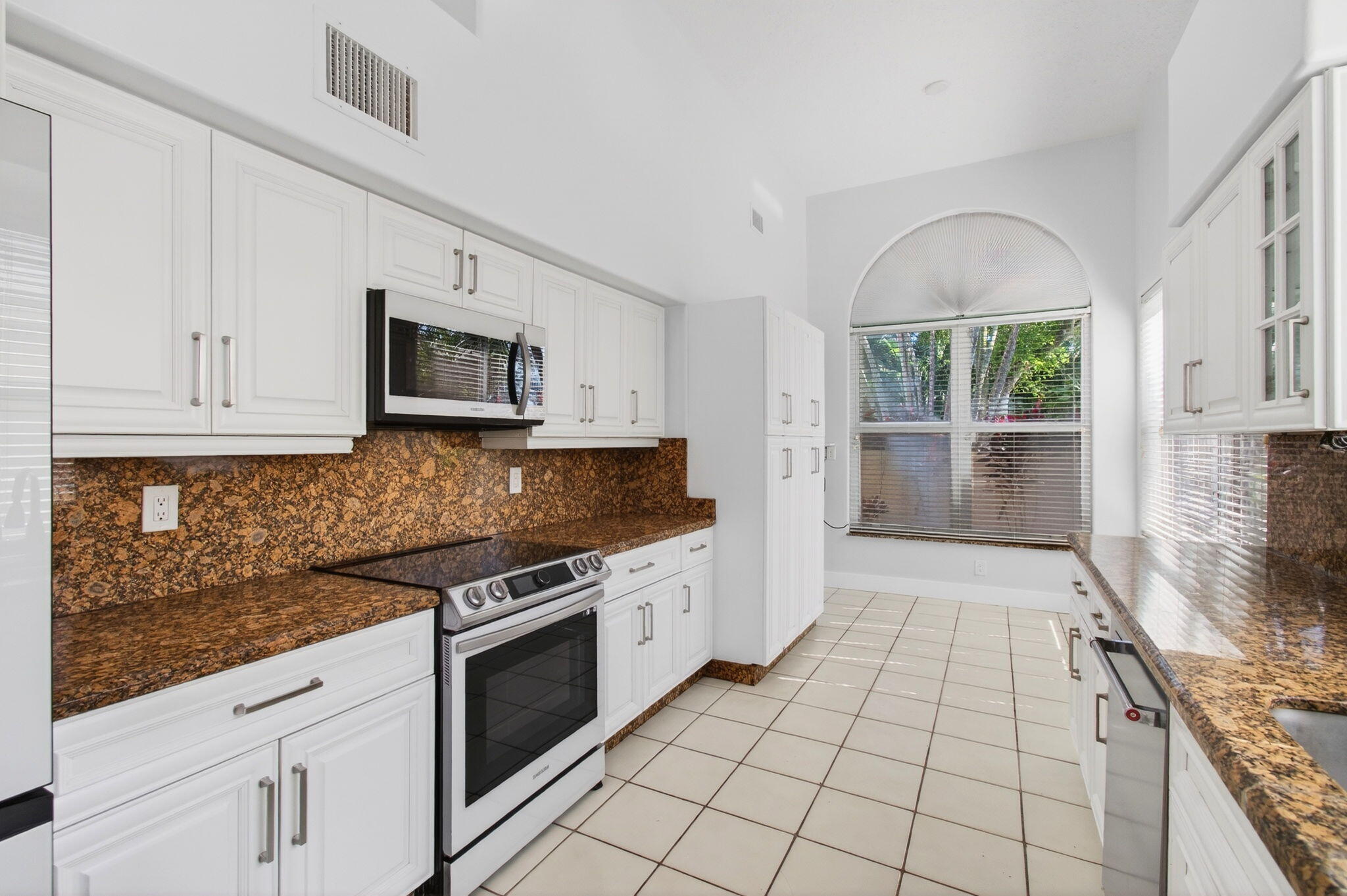 7848 Travlers Tree Drive Property Photo 17