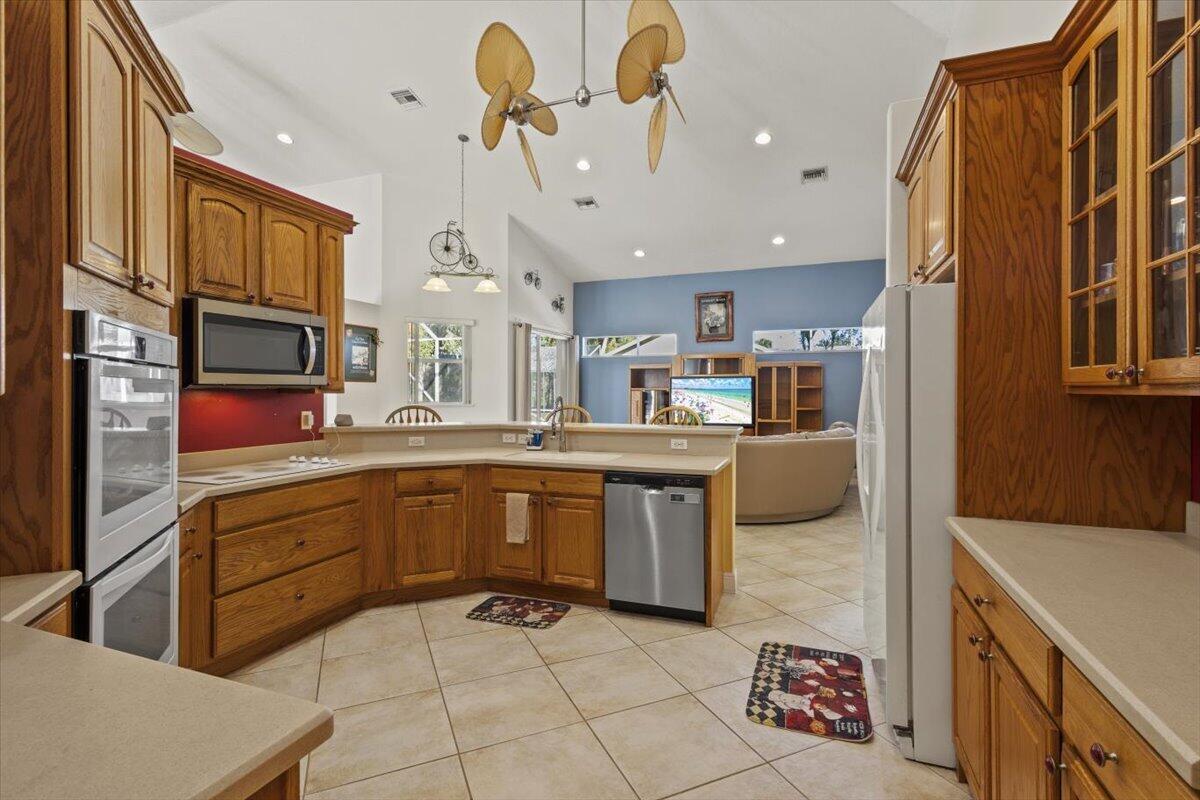 2161 Sw Hyacinth Street Property Photo 4