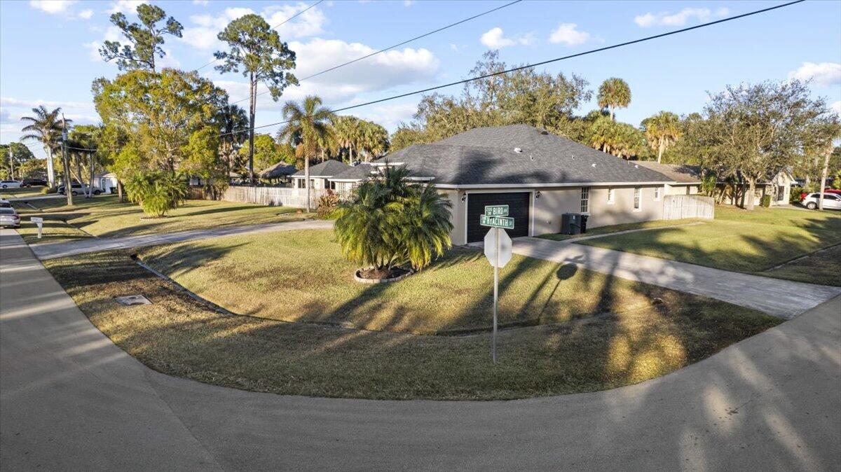 2161 Sw Hyacinth Street Property Photo 8