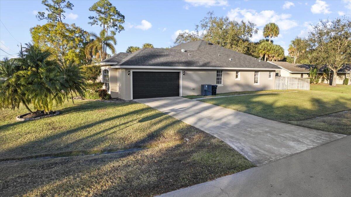2161 Sw Hyacinth Street Property Photo 9
