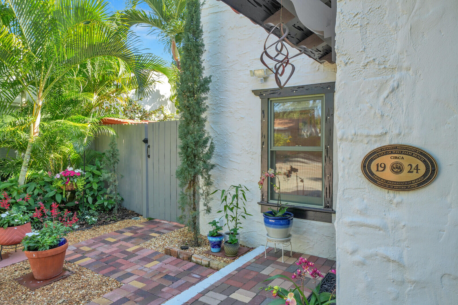 744 Penn Street Property Photo 3