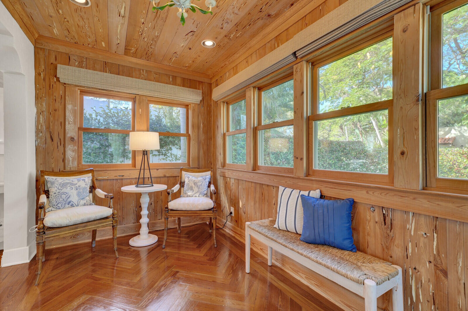 744 Penn Street Property Photo 5