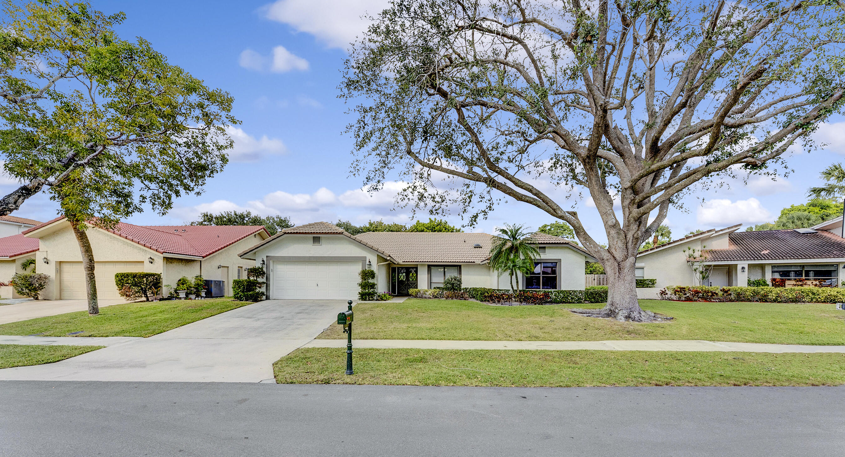 7379 London Lane Property Photo 1