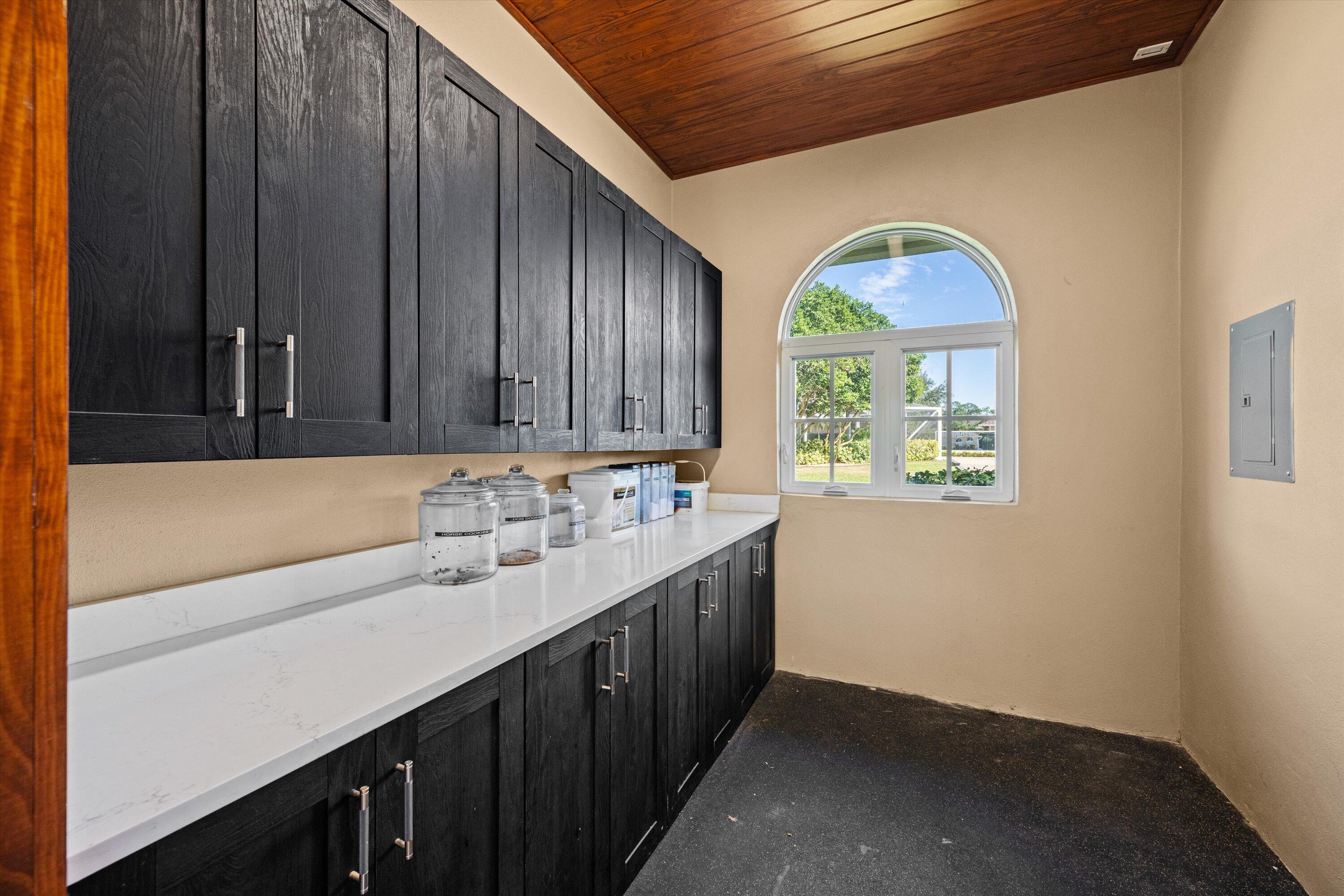 R11161146 Property Photo 16