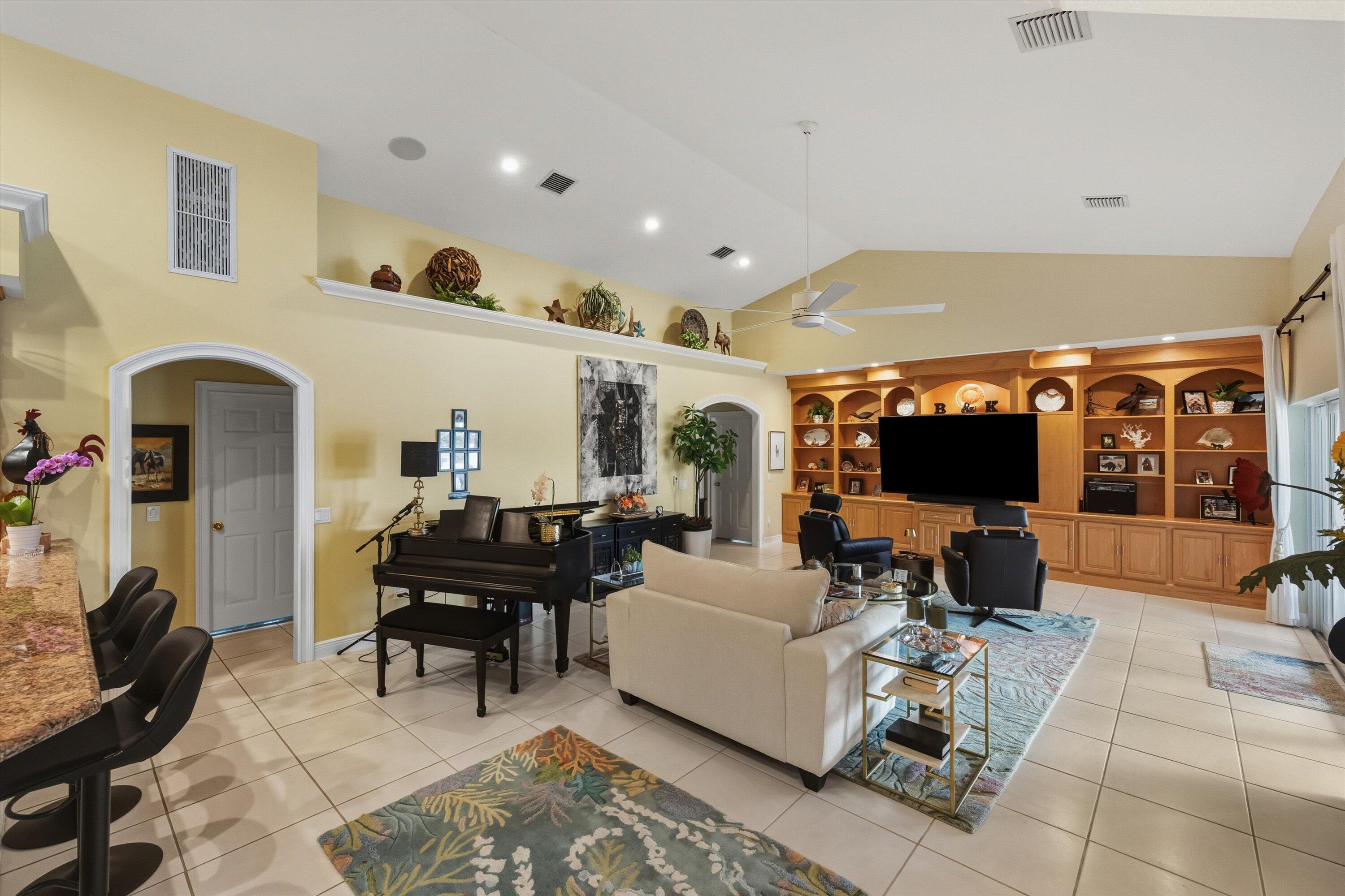 R11161146 Property Photo 43