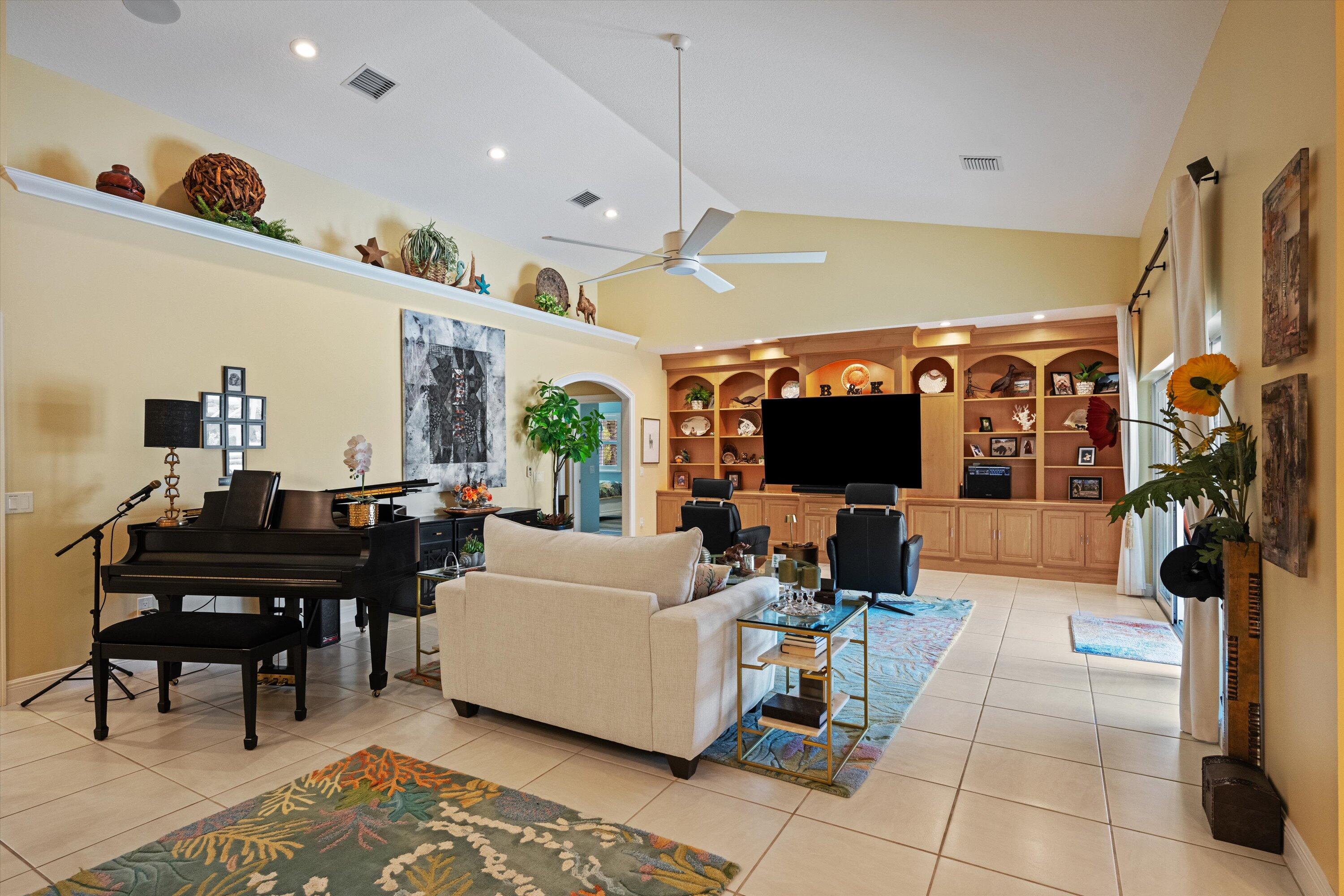 R11161146 Property Photo 44