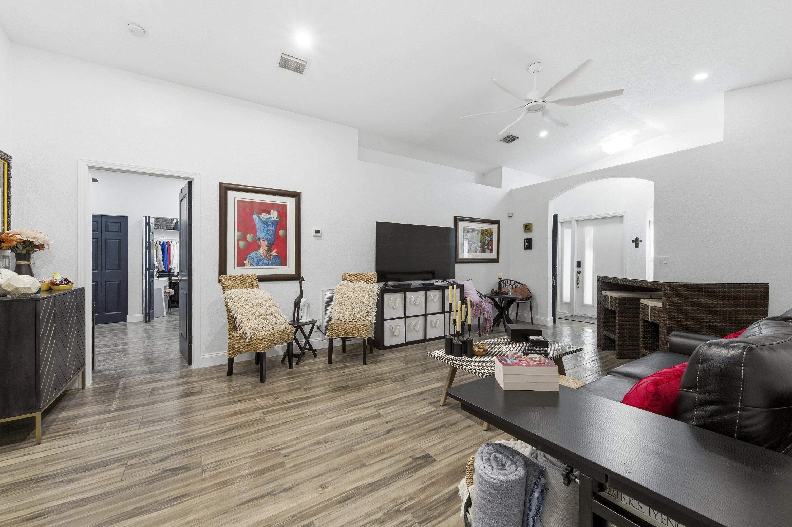 340 Hammocks Trail Property Photo 6