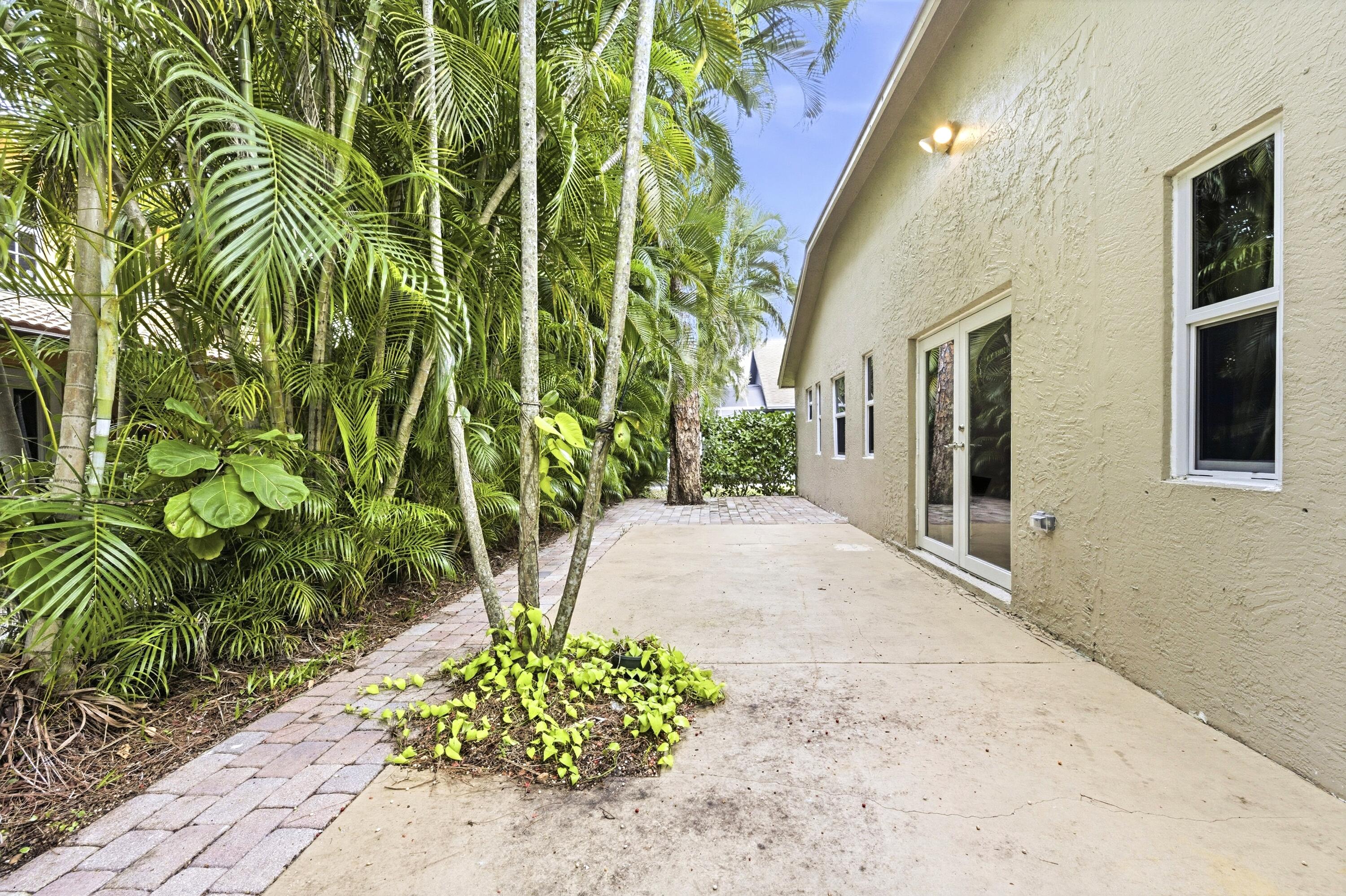 340 Hammocks Trail Property Photo 24