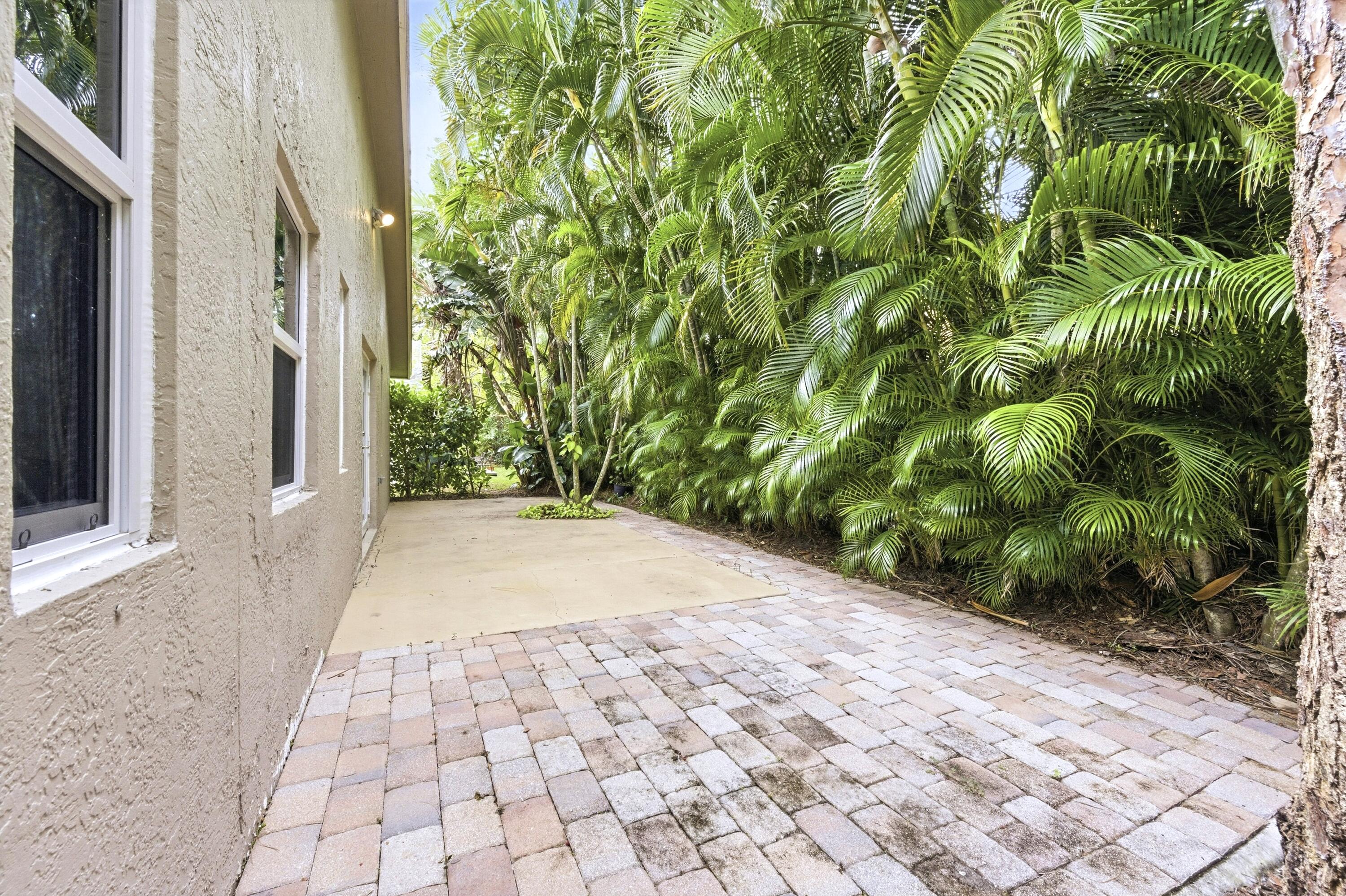 340 Hammocks Trail Property Photo 25