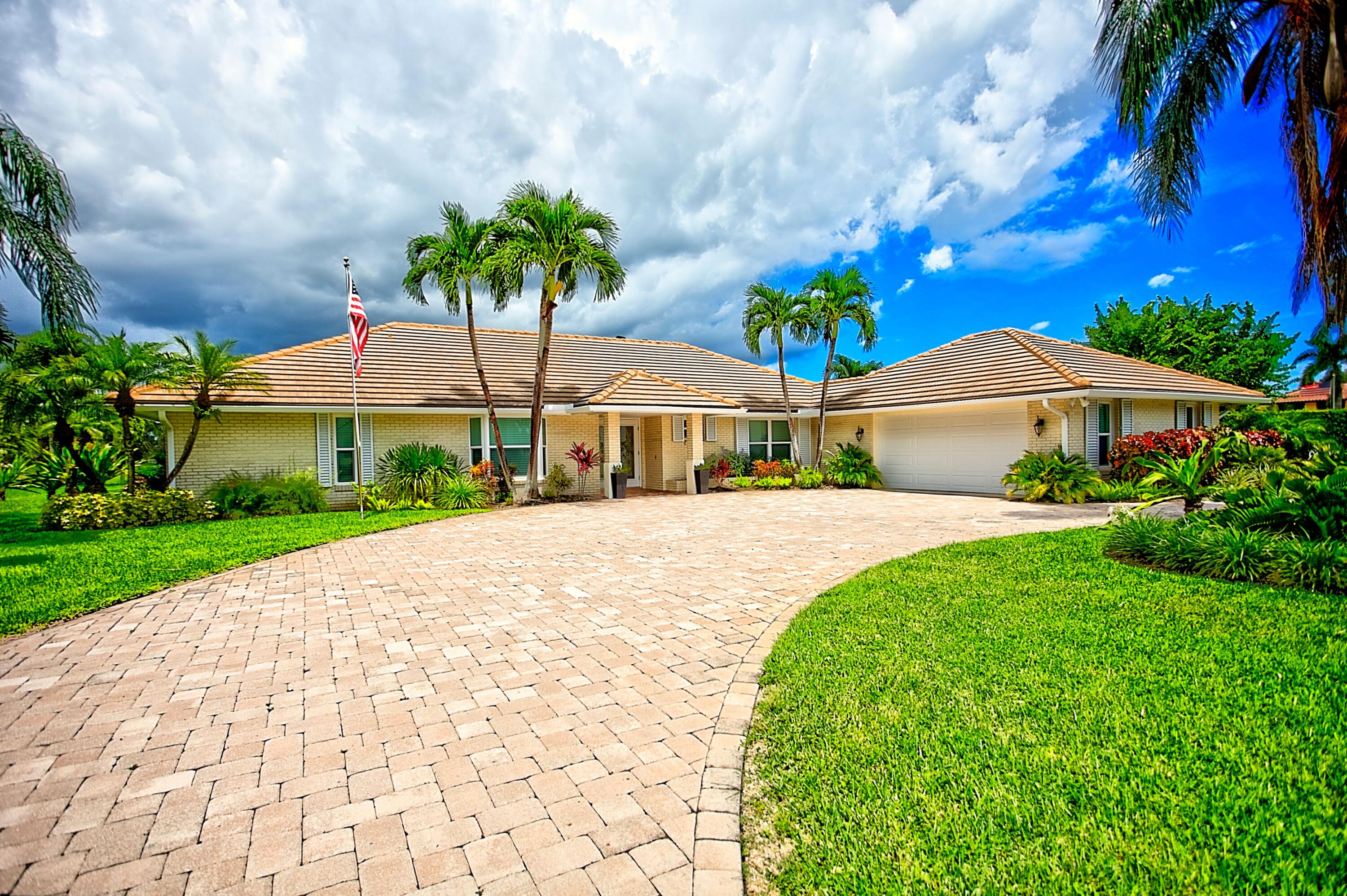 455 S Country Club Drive, Atlantis, Fl 33462 Property Photo 1